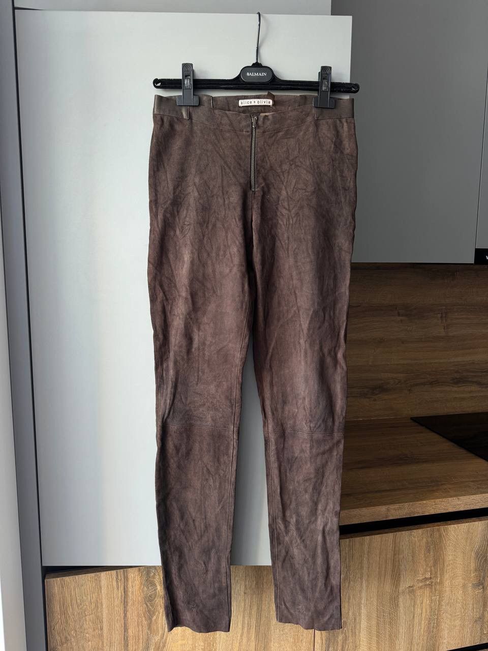 Alice + Olivia Alice + Olivia Suede Brown Zip Pants Size 28" / US 6 / IT 42 - 1 Thumbnail