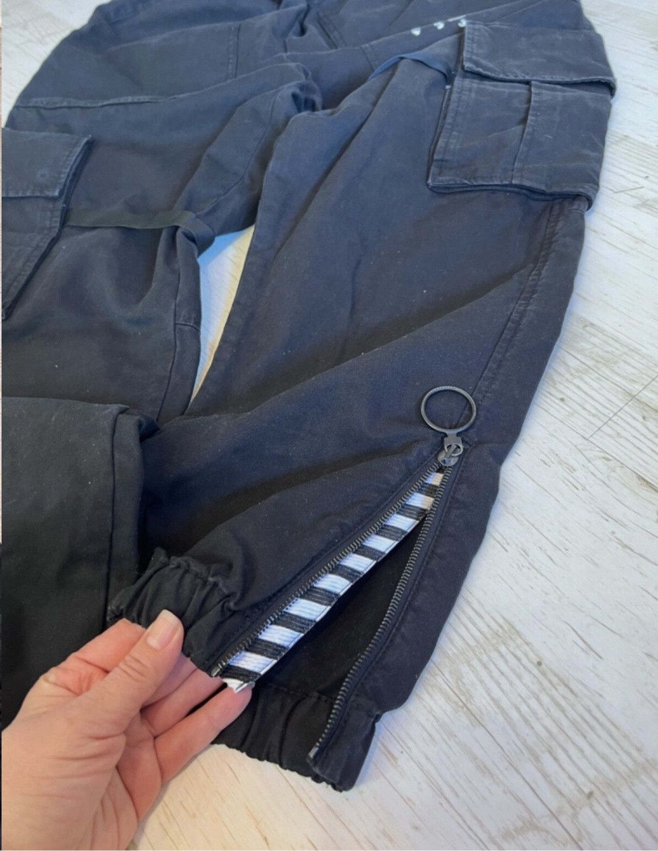 Off-White Off-White Buckled Cargo Pants with Straps – Size 34 Size US 34 / EU 50 - 14 Thumbnail