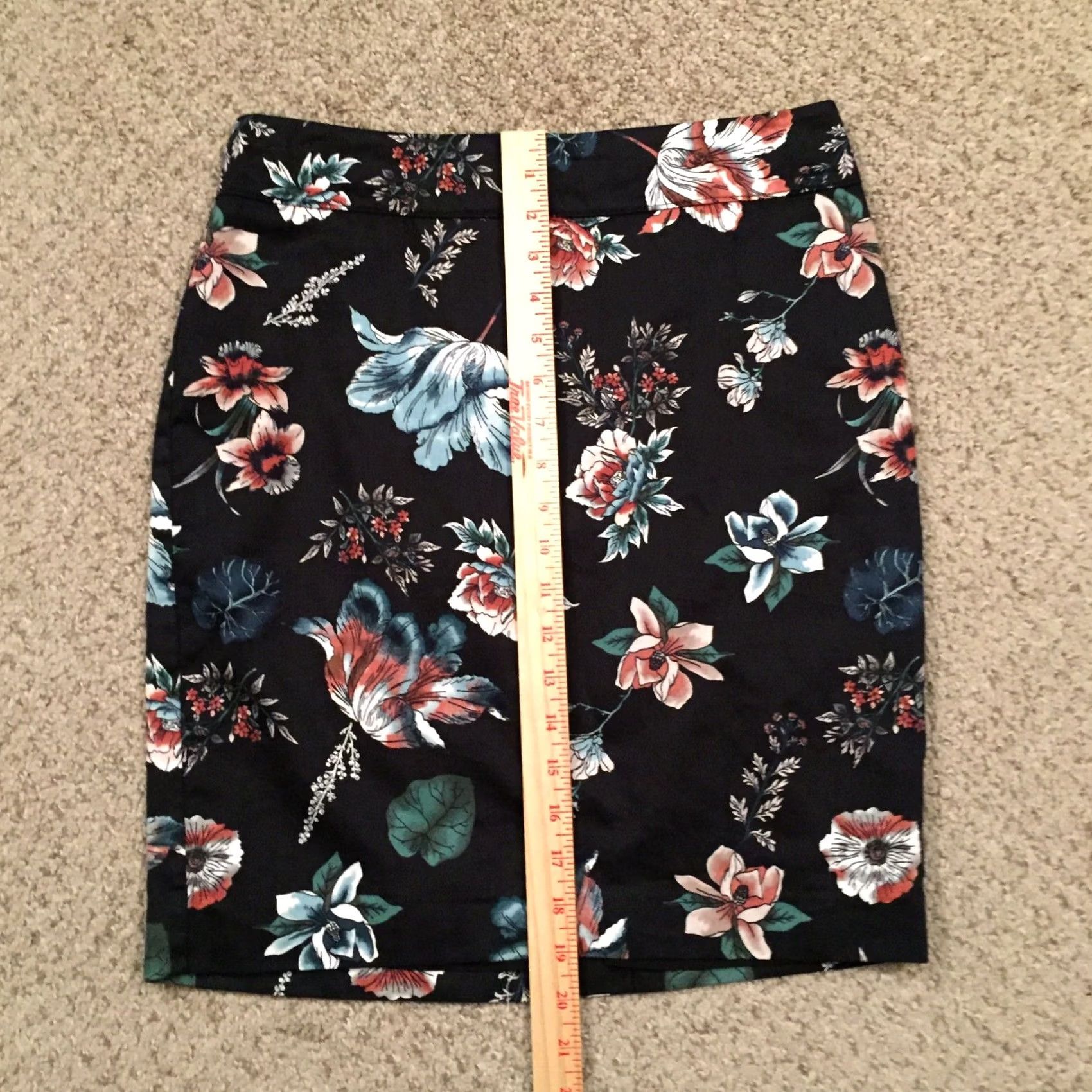 Loft LOFT Skirt, Women, Knee Length, Size 2, Black Floral, Lined, Slit, Cotton, Pencil, Regular, ZIP, Lightweight, Straight & Pencil, Vintage: No Size 26" / US 2 / IT 38 - 4 Thumbnail