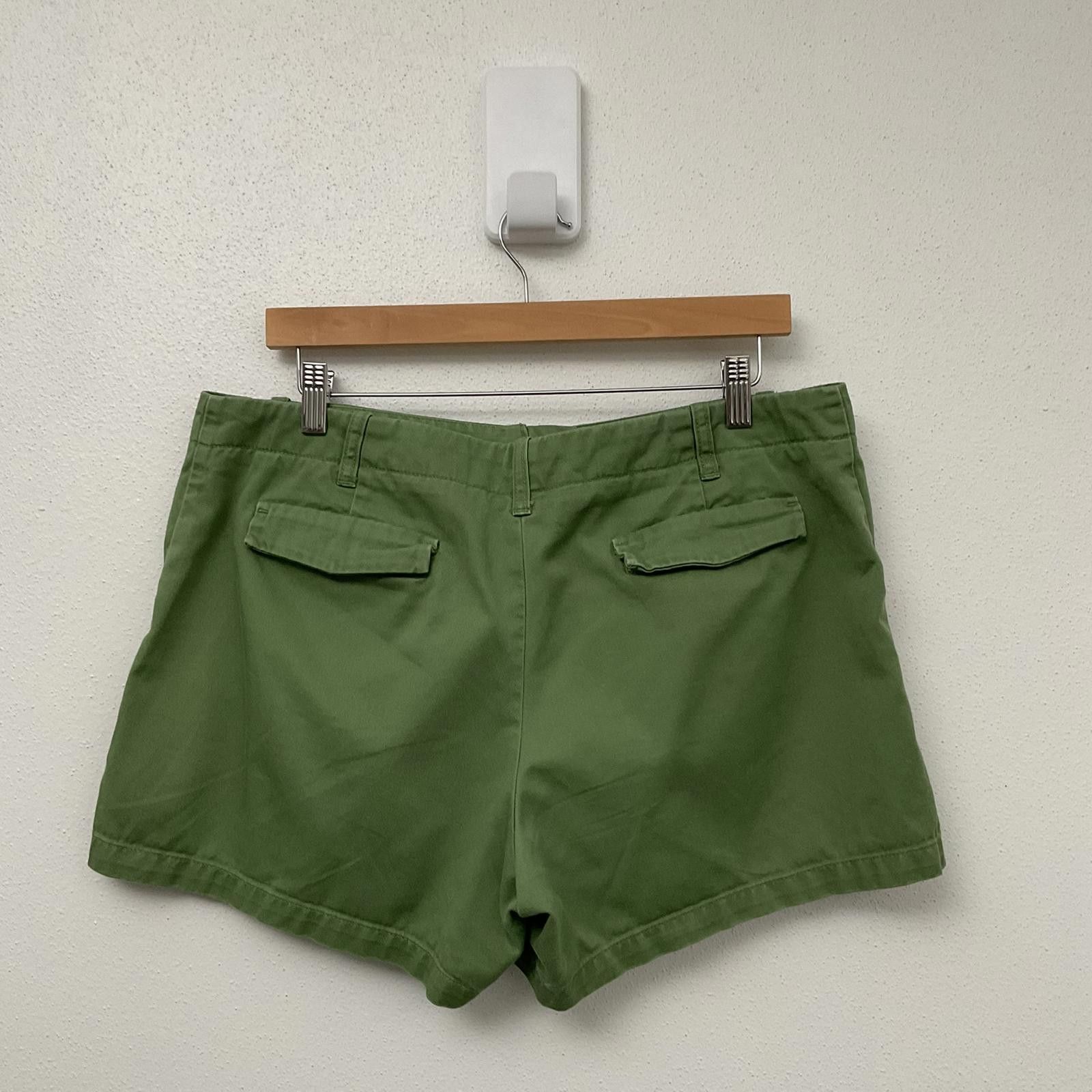 J.Crew J.Crew green low rise womens chino shorts size 12 y2k Size 34" / US 12 / IT 48 - 2 Thumbnail