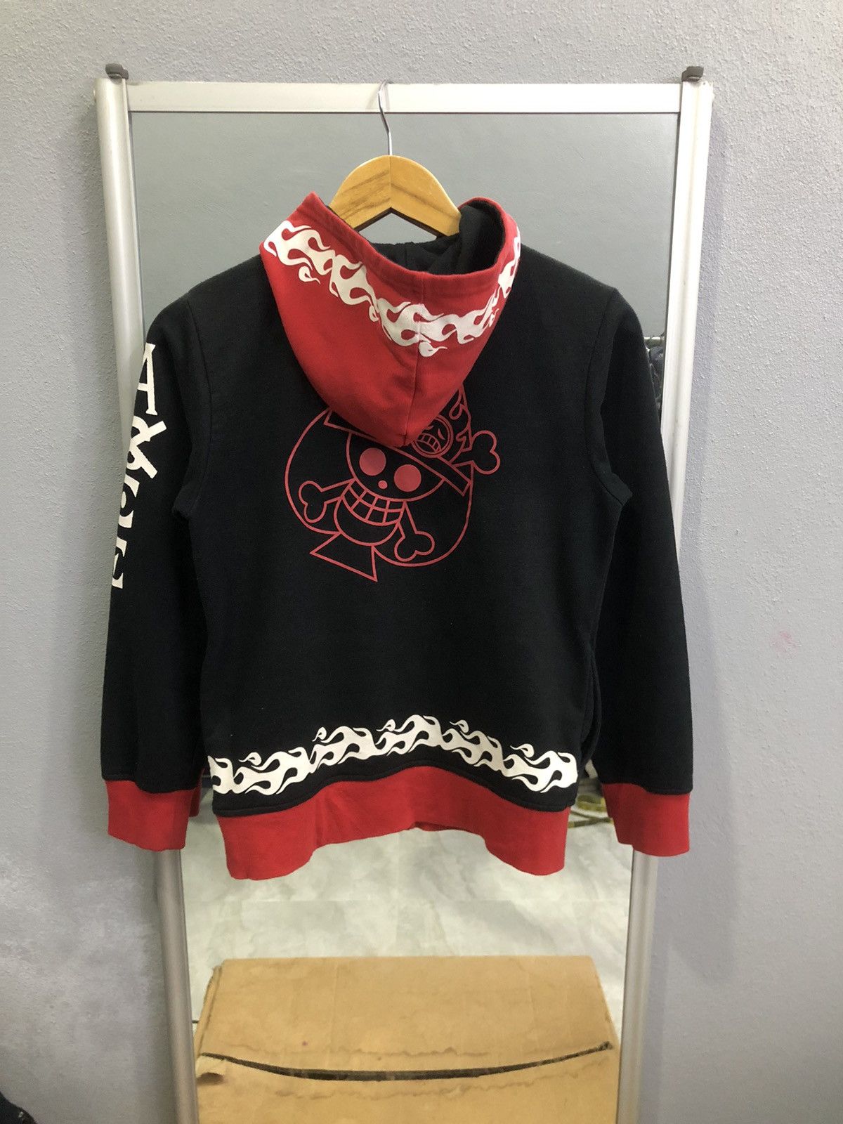 One Piece Vintage One Piece Portgas D. Ace Zip Hoodie Flame Red/Black Size US S / EU 44-46 / 1 - 10 Thumbnail