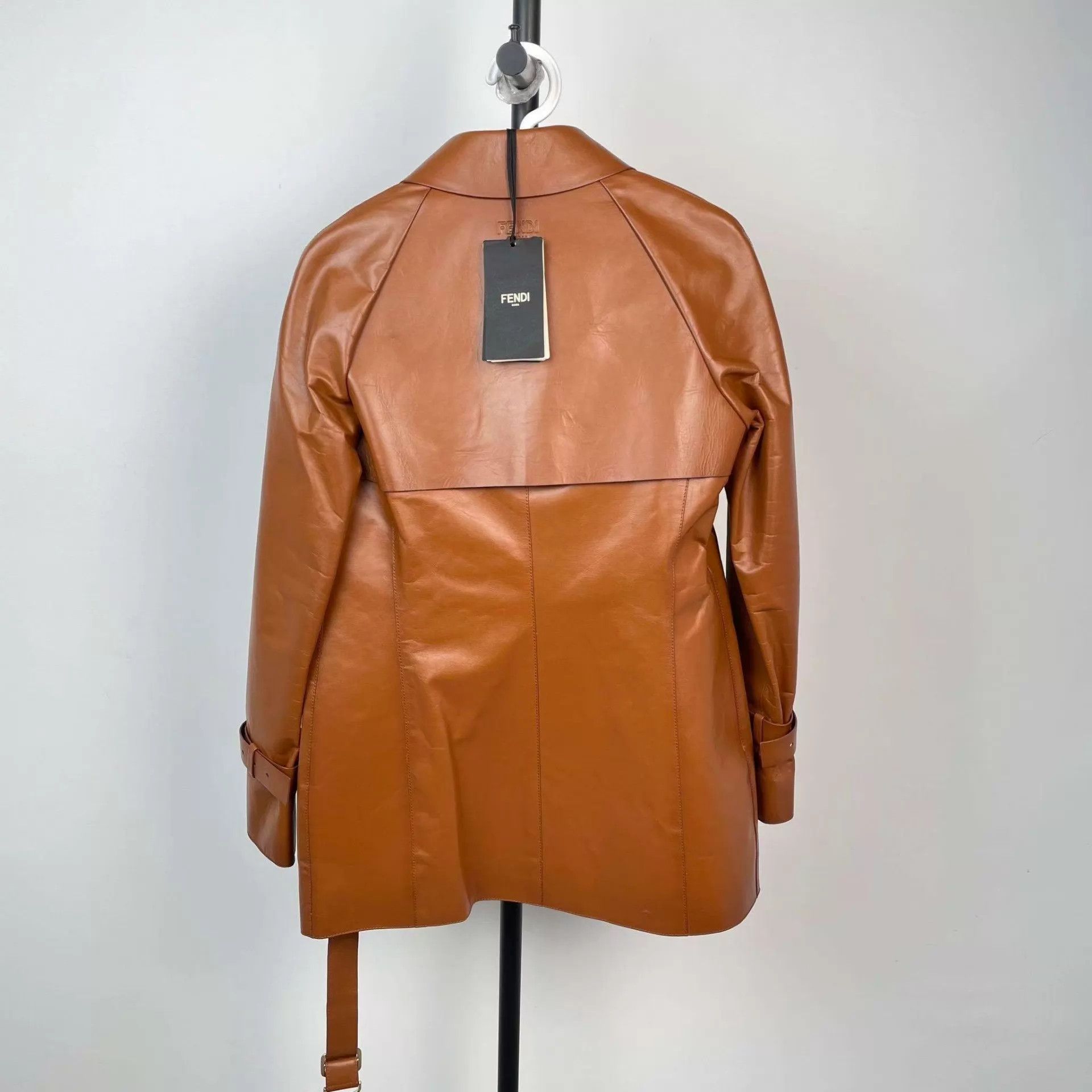 Fendi Fendi camel 36 new with tags jacket Size XS / US 0-2 / IT 36-38 - 2 Thumbnail