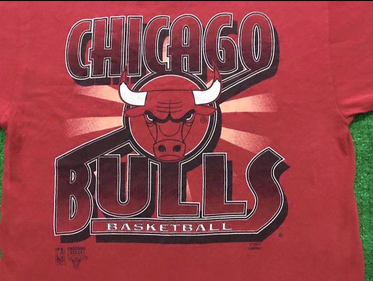 NBA Vintage 90s chicago bulls shirt with iconic logo Size US M / EU 48-50 / 2 - 3 Thumbnail