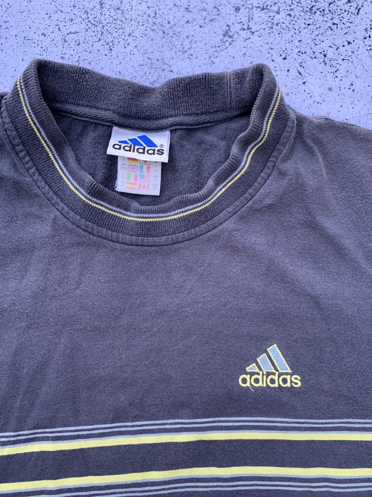 Adidas Vintage Adidas Sun Faded T-shirt Mini Logo Tee Y2K USA Size US S / EU 44-46 / 1 - 3 Thumbnail