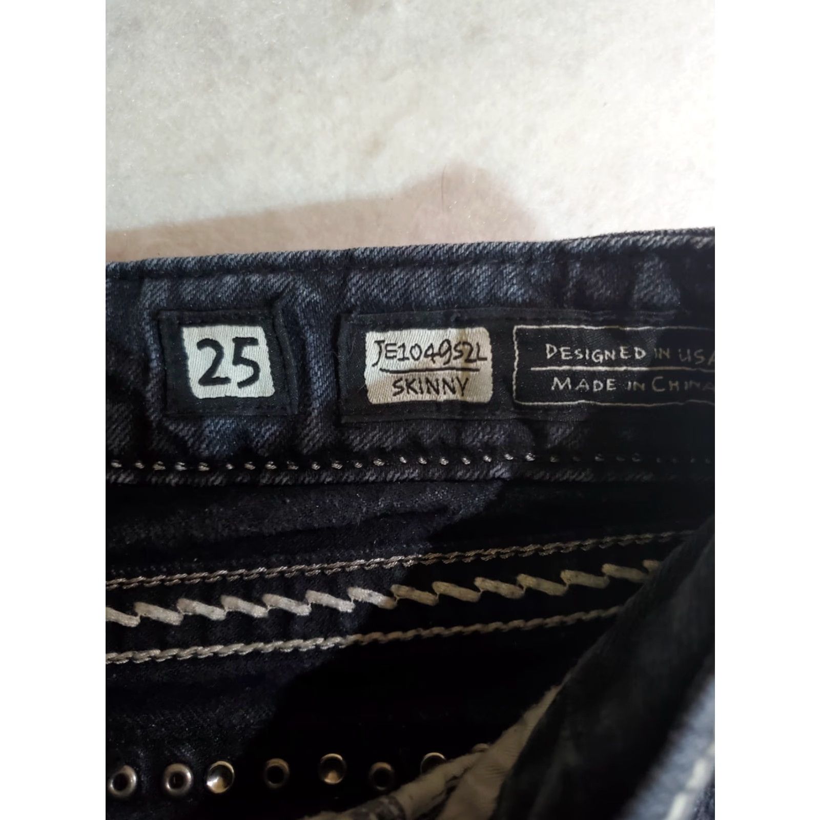 Miss Me Miss Me - Signature Skinny Denim Jeans Women's Size: 25 ~ Inseam: 33 Dark Wash Size 42" / US 20 - 4 Thumbnail