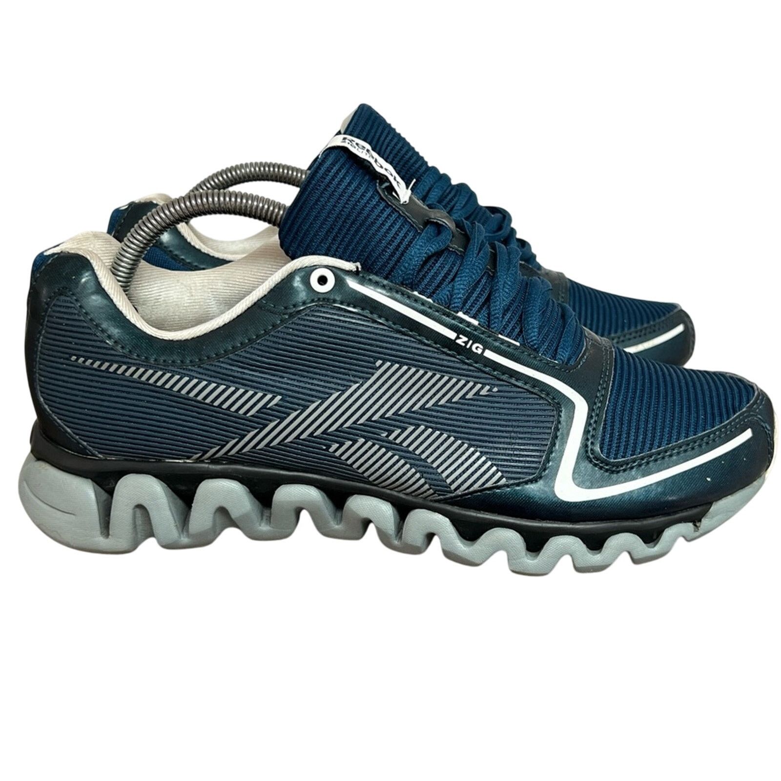 Reebok 2012-13 Reebok Vancouver Canucks NHL Zig Zag Dynamic Shoes Size US 8 / EU 41 - 2 Thumbnail