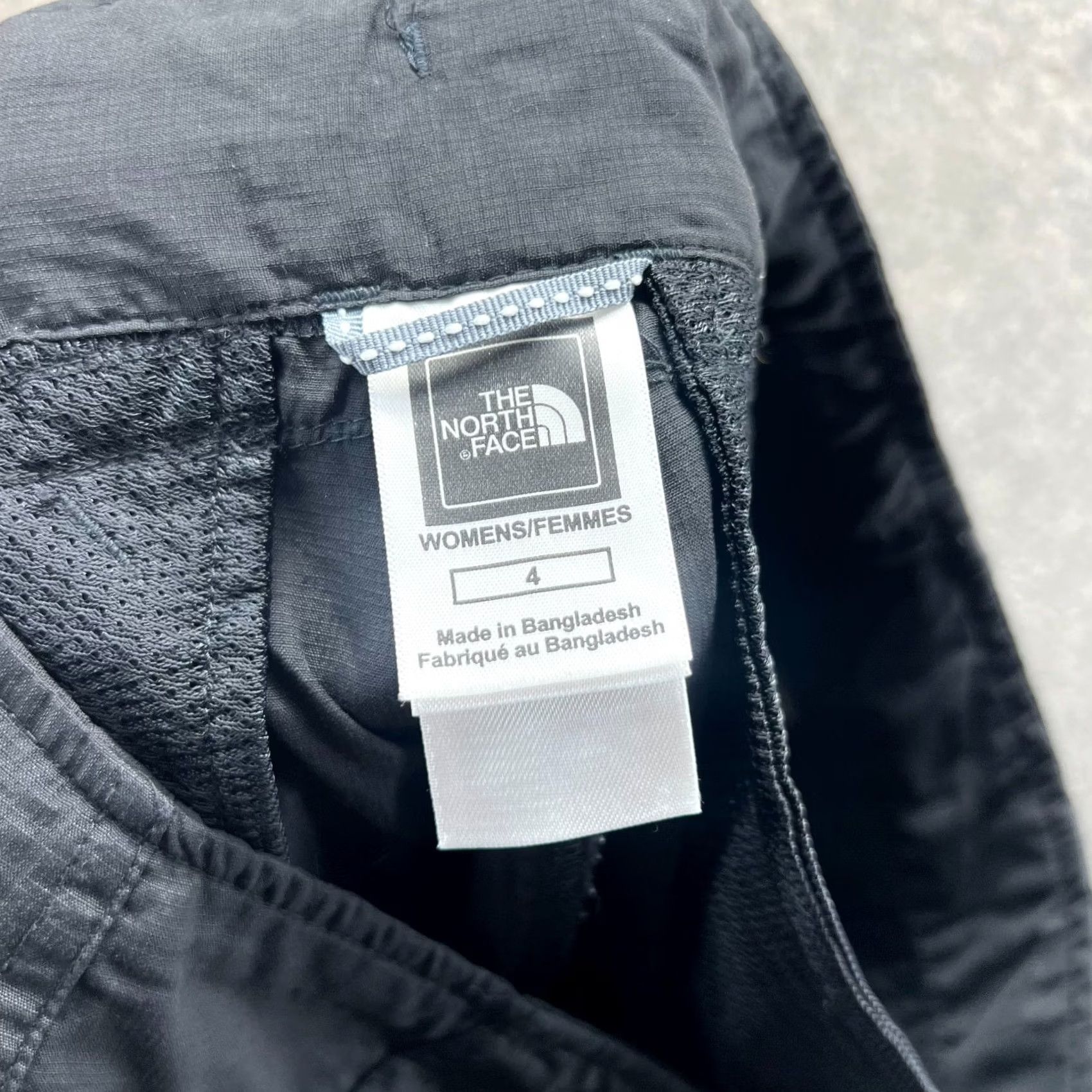 The North Face The North Face Pants Womens 4 Black Crop Outdoor Hiking Sweat Nylon Polyester Logo Pockets Straight Inseam 18 Regular ID: None Size 27" / US 4 / IT 40 - 6 Thumbnail