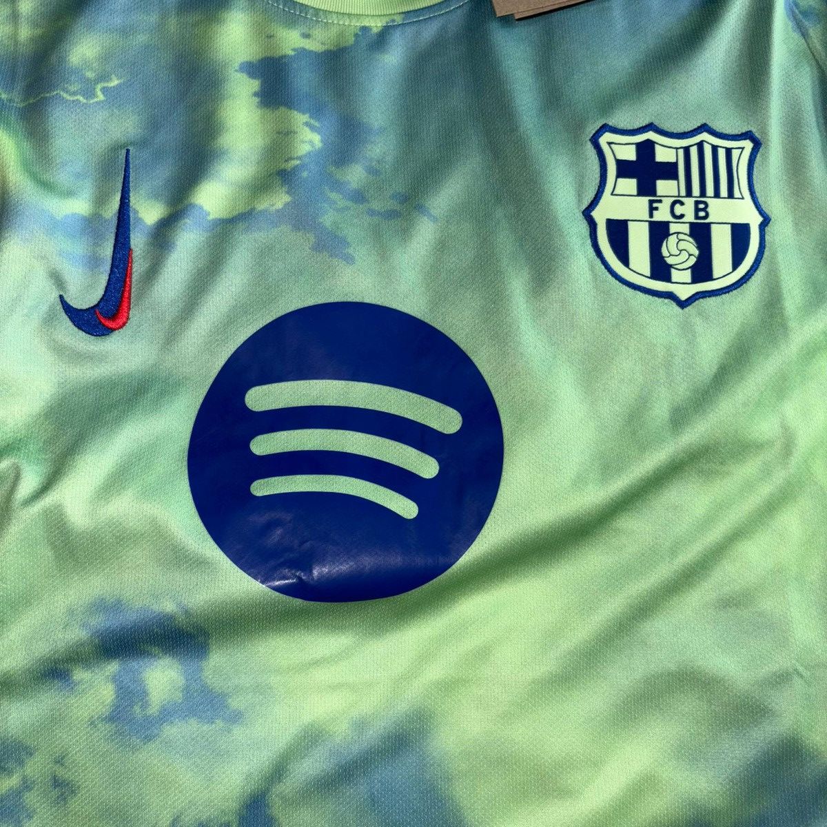 Nike lamine yamal barcelona concept shirt 24/25 new Size US S / EU 44-46 / 1 - 6 Thumbnail