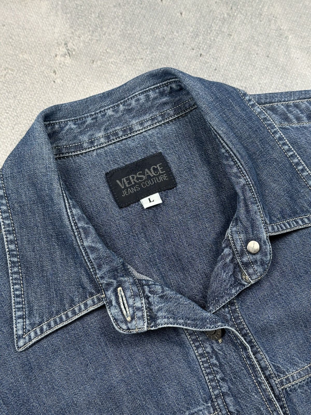 Versace Jeans Couture Versace Jeans Couture Vintage Medusa Button Denim Shirt 90s Size L / US 10 / IT 46 - 18 Thumbnail