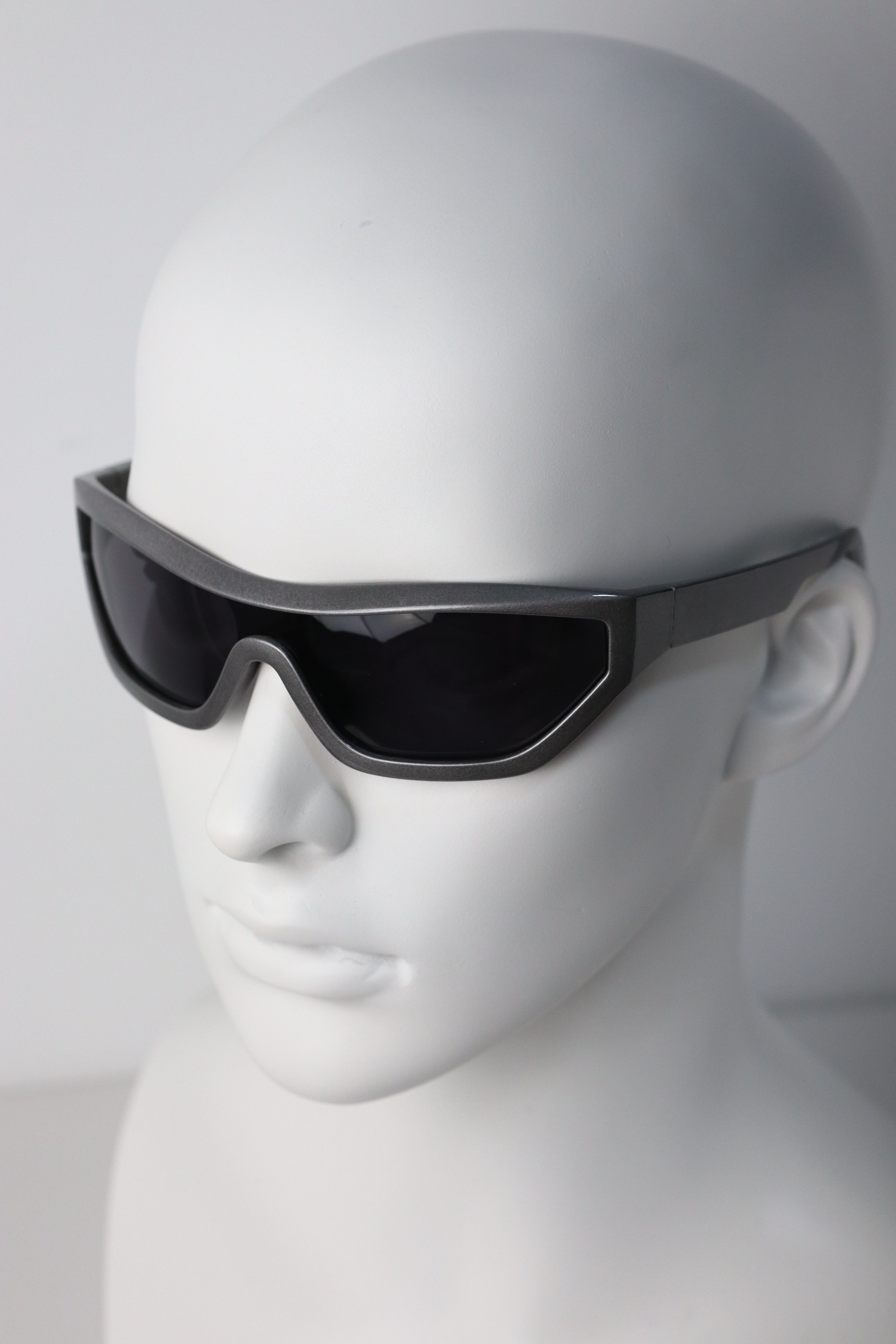 Japanese Brand Y2k Avant Garde Futuristic Rectangle Gunmetal Sunglasses OS Size ONE SIZE - 2 Thumbnail