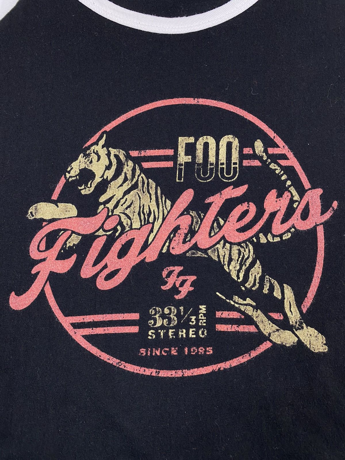 Band Tees 2000’s Vintage Foo Fighters Two Tone Raglan 3/4 Sleeve Tee Size US XXL / EU 58 / 5 - 4 Thumbnail