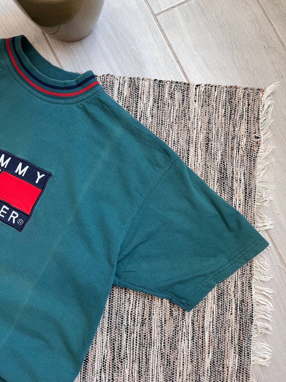 Tommy Hilfiger × Vintage Vintage Tommy Hilfiger style Tshirt faded green minimalistic Size US L / EU 52-54 / 3 - 3 Thumbnail