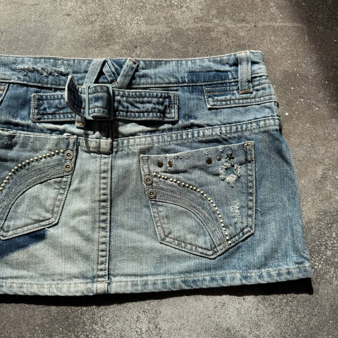 20471120 Y2K Super Sexy Vintage Distressed Denim Mini Skirt Size 32" / US 10 / IT 46 - 3 Thumbnail