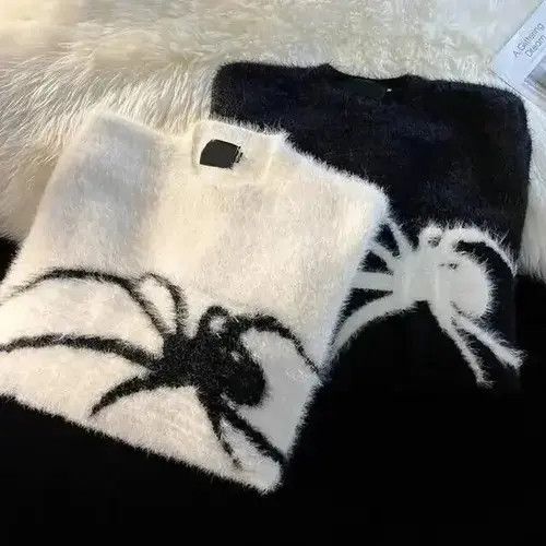 Men's sweater with spider pattern