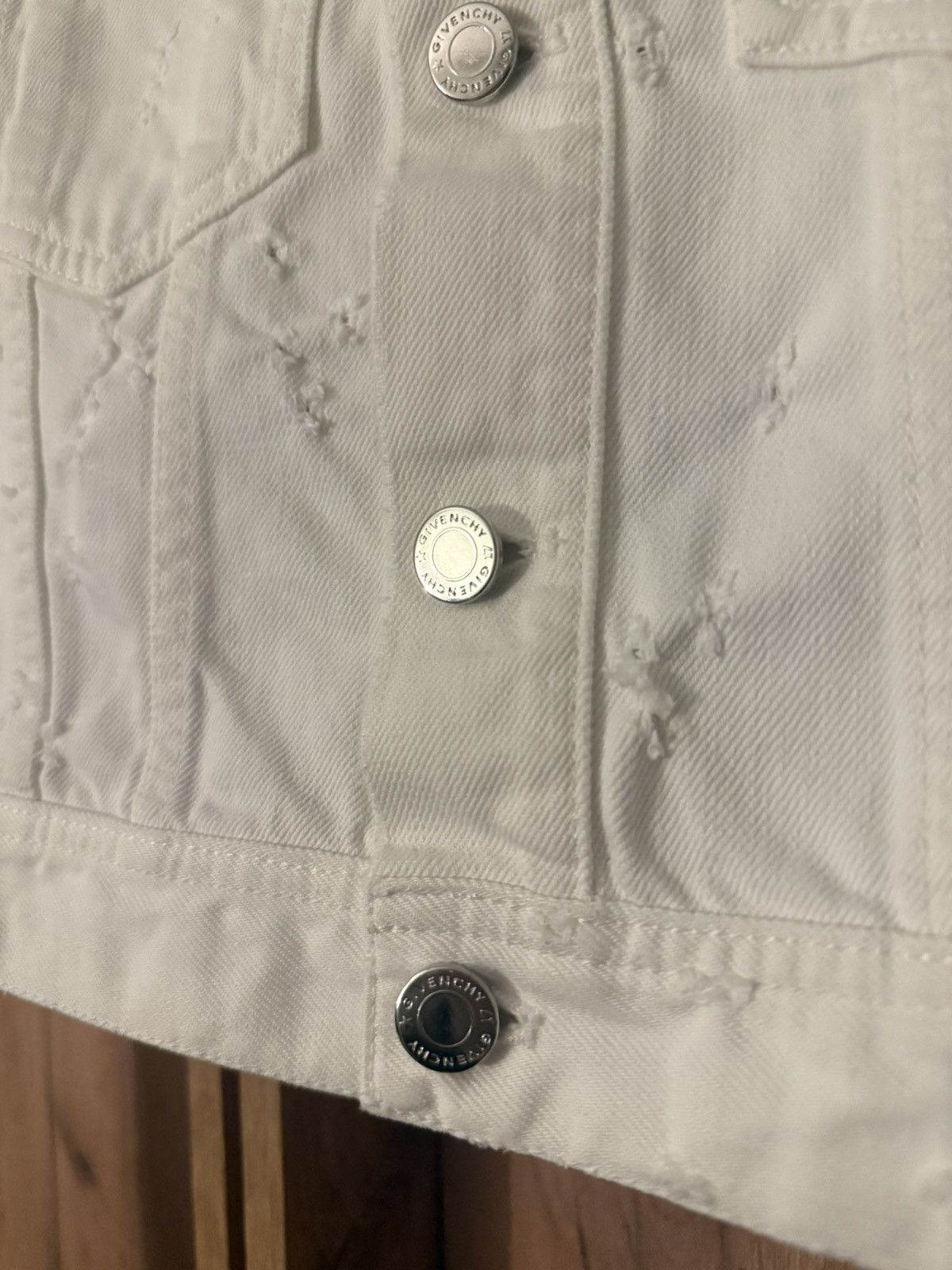 Givenchy Givenchy white cropped destroy denim jacket - S/36(FR) Size XS / US 0-2 / IT 36-38 - 8 Thumbnail