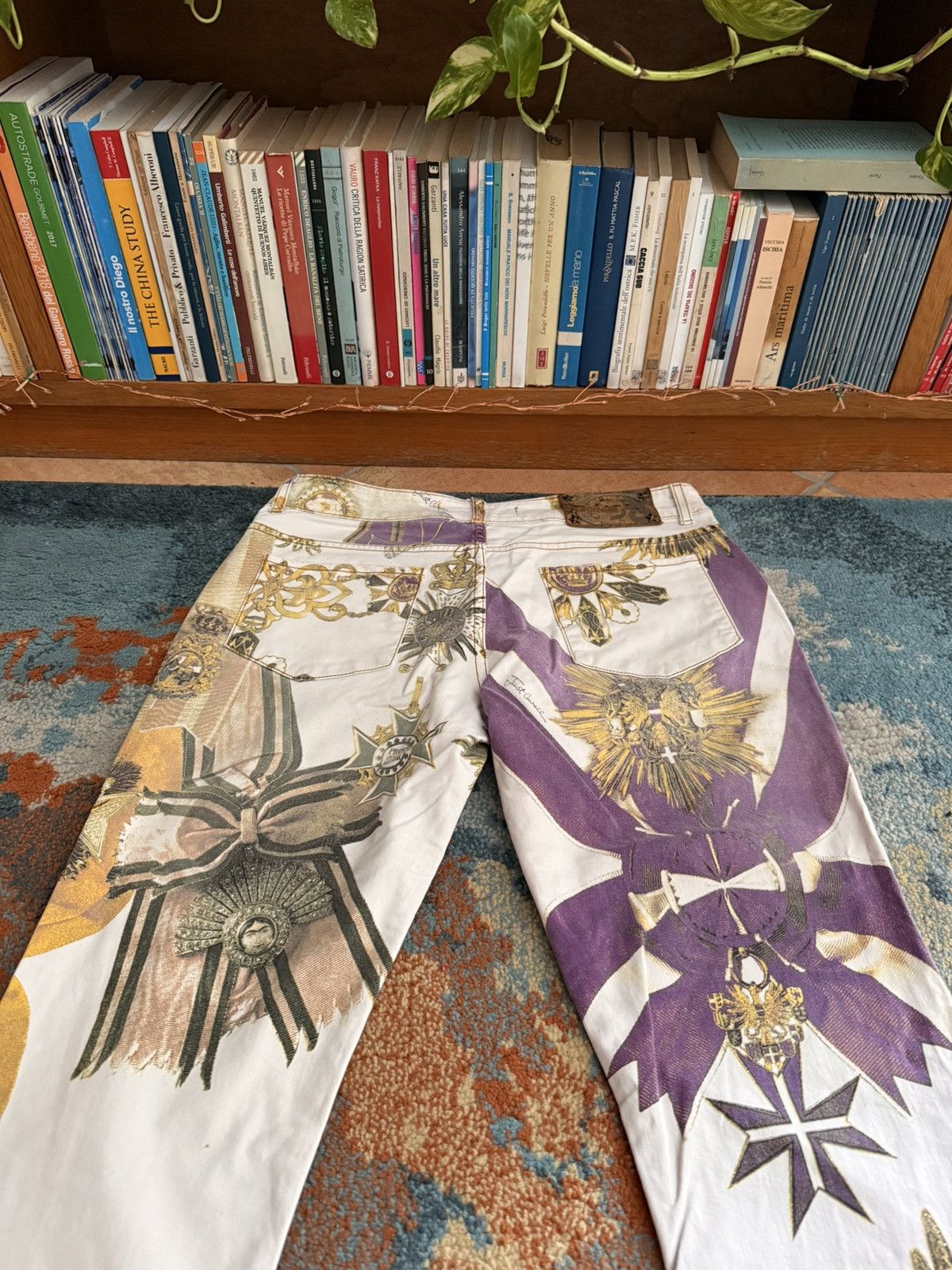 Just Cavalli Archive Just Cavalli Gold Royalty Print Cross Vintage Pants Size 31" - 7 Thumbnail