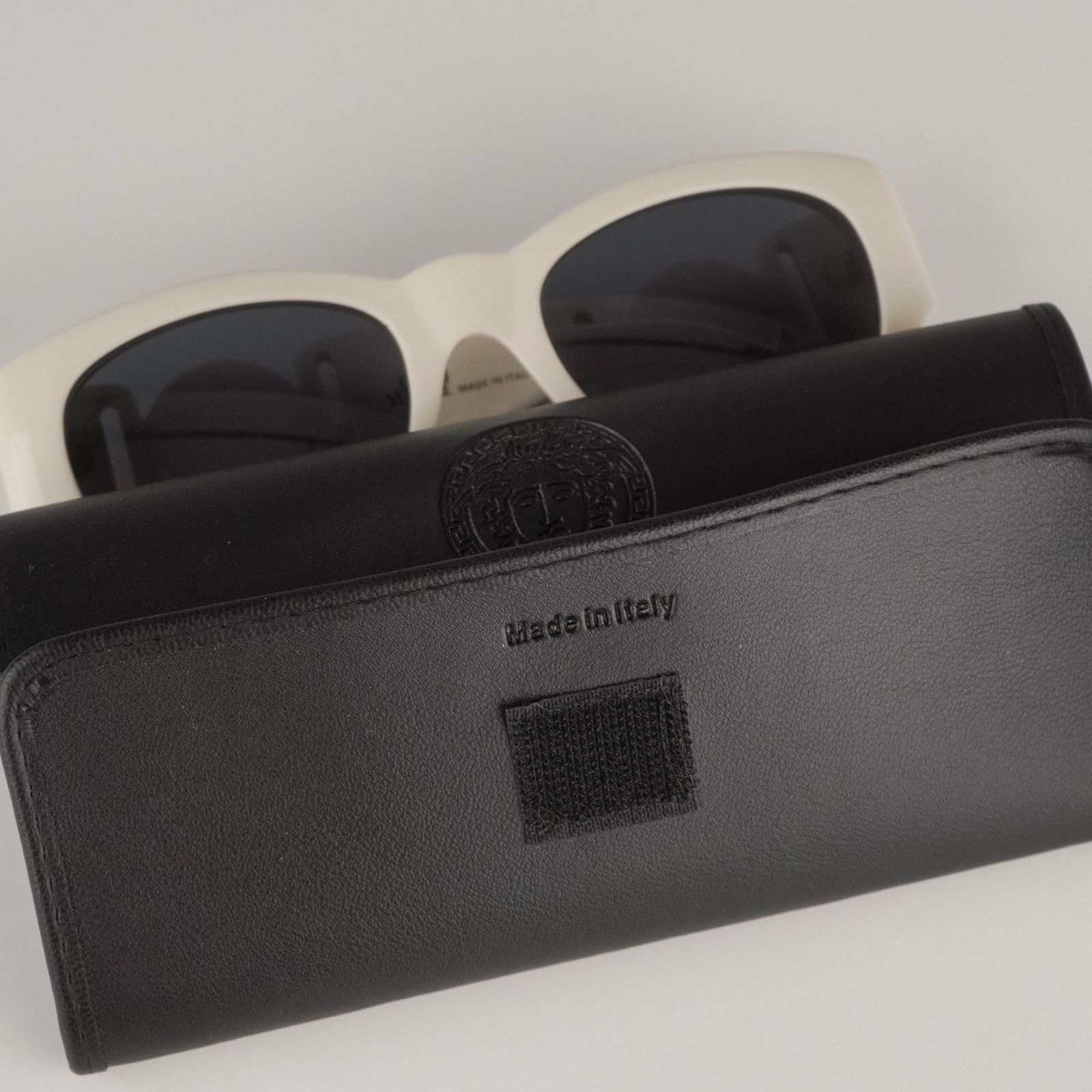 Versace Vintage 90’s versace biggie silver medusa logo sunglasses Size ONE SIZE - 7 Thumbnail