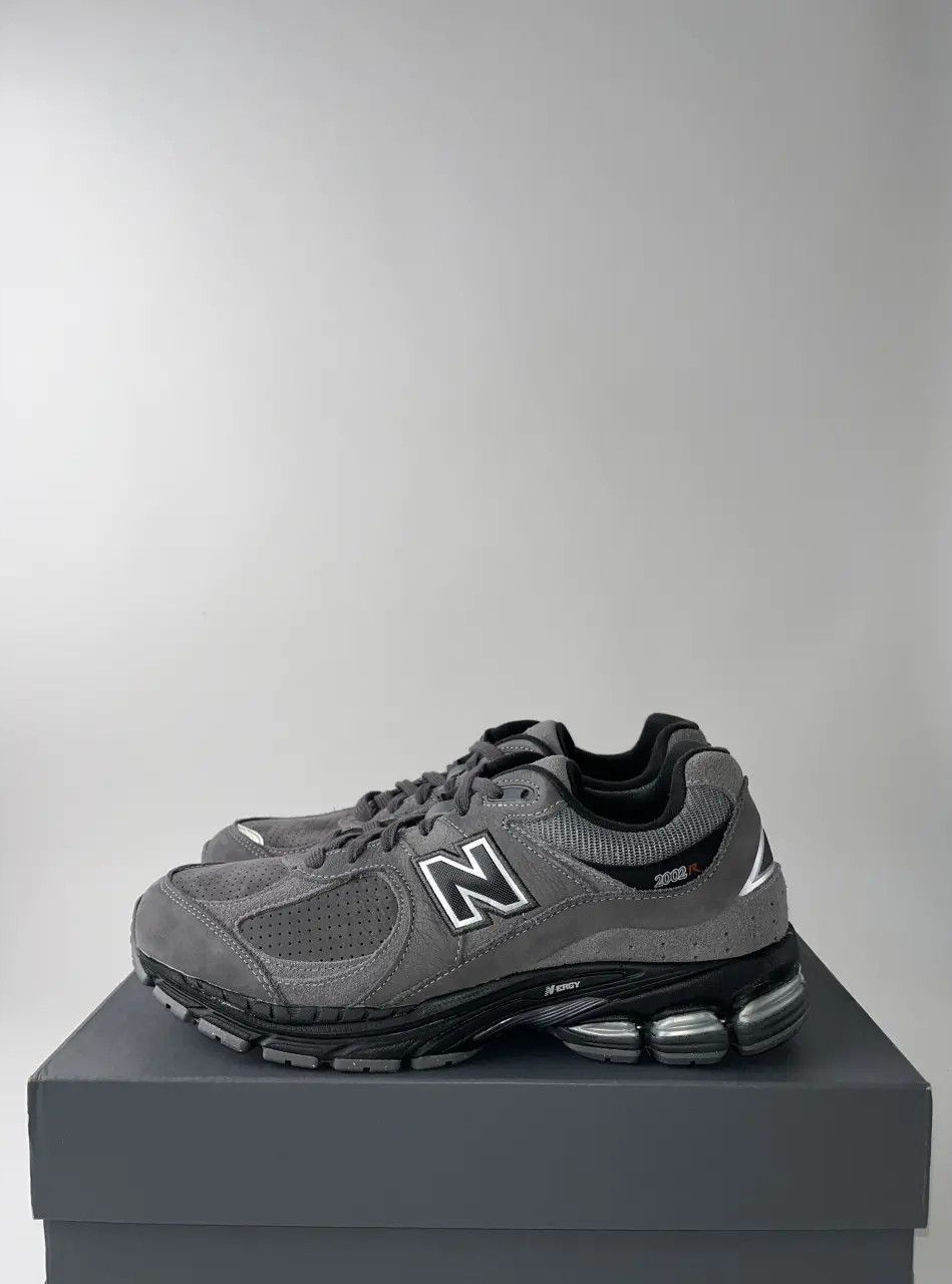 New Balance New Balance 2002R Size US 8.5 / EU 41-42 - 2 Thumbnail