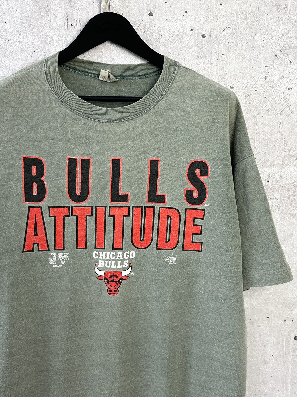 NBA Chicago Bulls 90s Vintage Attitude Ravens Athletic T-shirt Size US XL / EU 56 / 4 - 2 Thumbnail