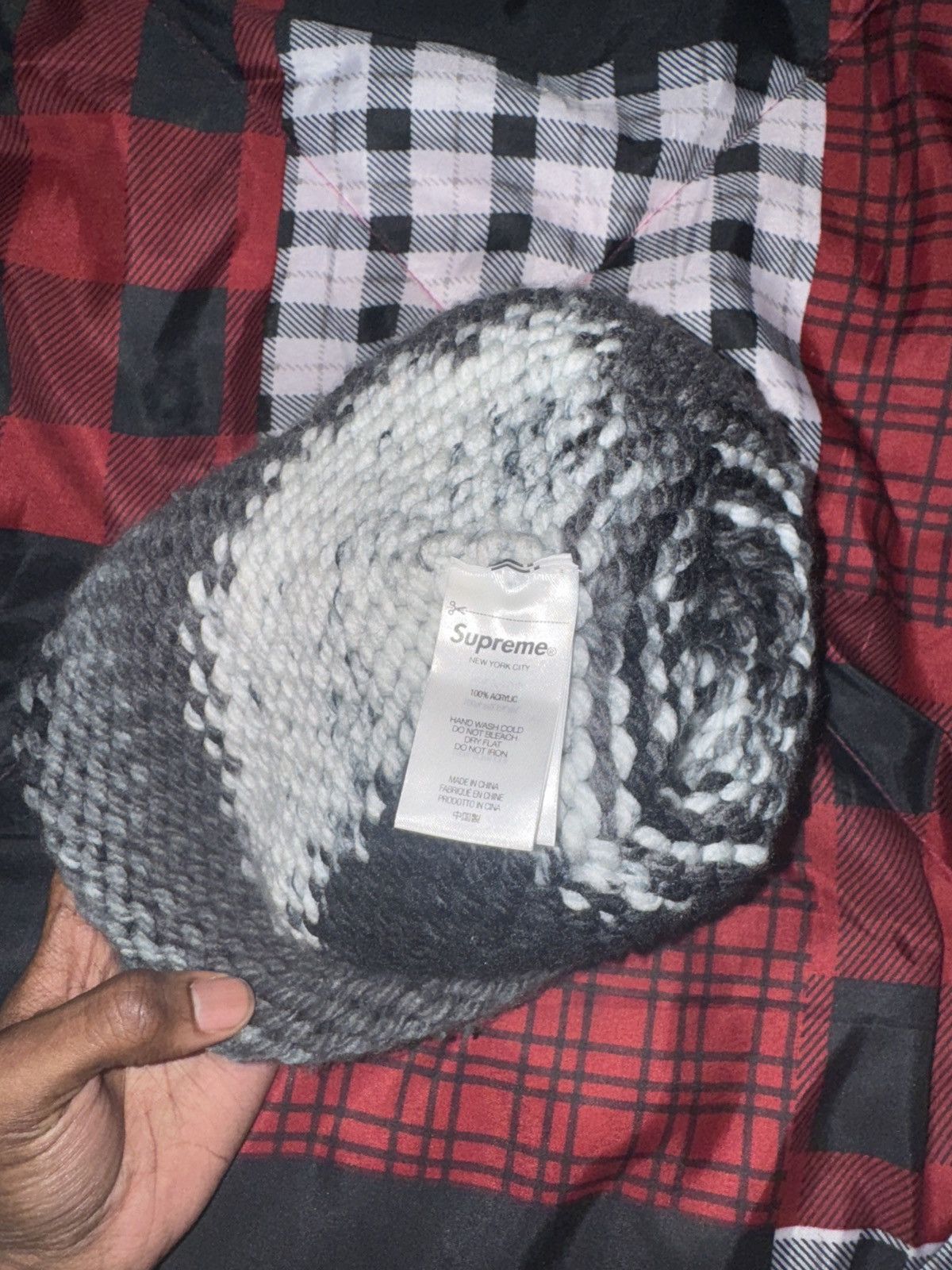 Supreme Supreme Gradient Spacedye Beanie ‘Black’ Size ONE SIZE - 3 Thumbnail