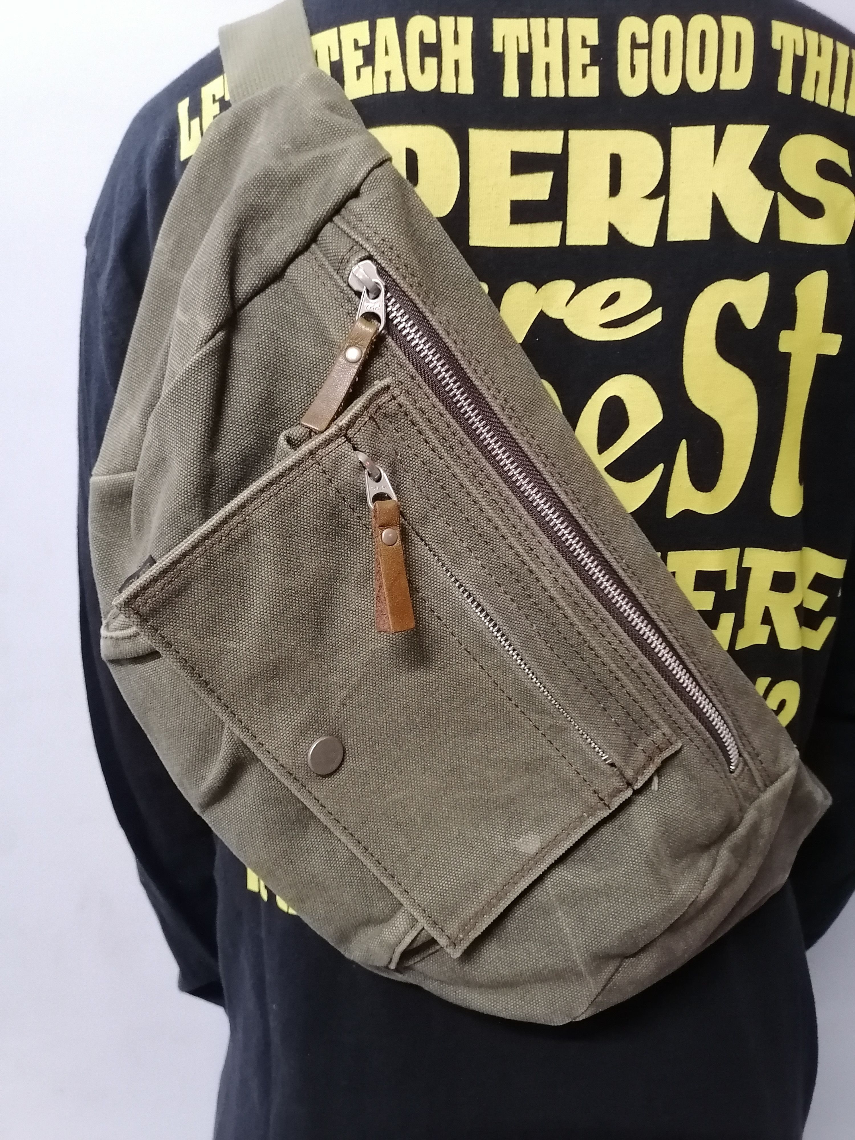 Japanese Brand × Vintage Baggy Port Japan Canvas Olive Green Crossbody Bag Size ONE SIZE - 2 Thumbnail
