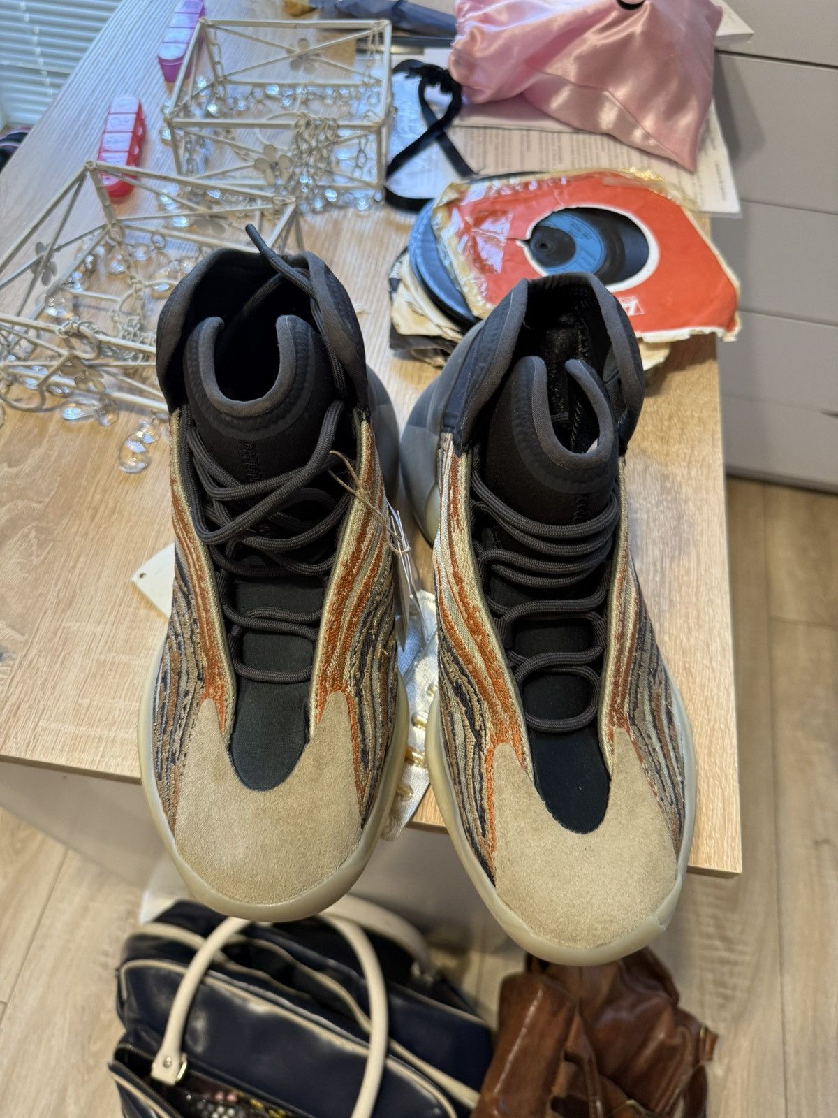 Yeezy Very nice Size US 11 / EU 44 - 16 Thumbnail