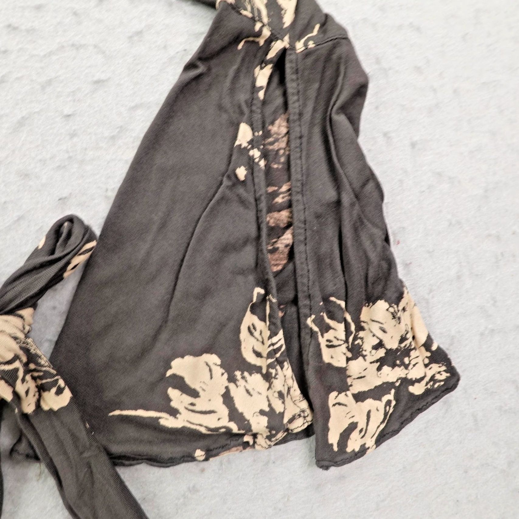 Free People Free People Shirt Womens XS Gray FIona Surplice Top Wrap Bell Sleeves Boho Cropped V-Neck Floral Bohemian Women Size XS / US 0-2 / IT 36-38 - 4 Thumbnail