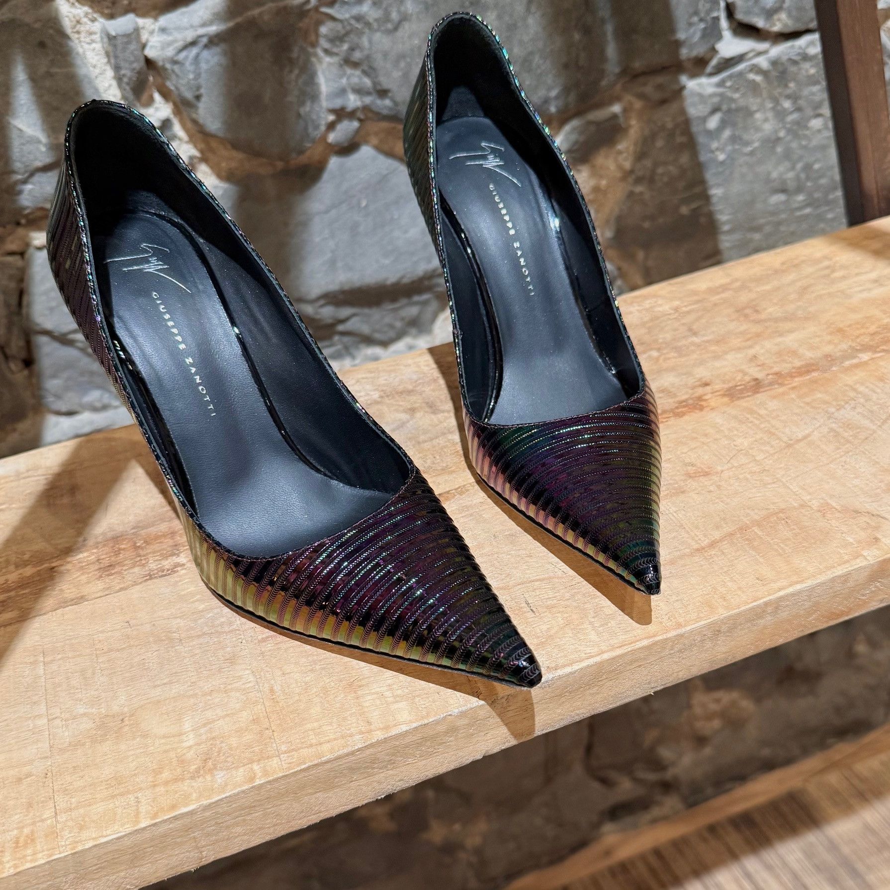 Giuseppe Zanotti Giuseppe Zanotti Iridescent Purple Killboy Patent Pumps Size US 8.5 / IT 38.5 - 3 Thumbnail