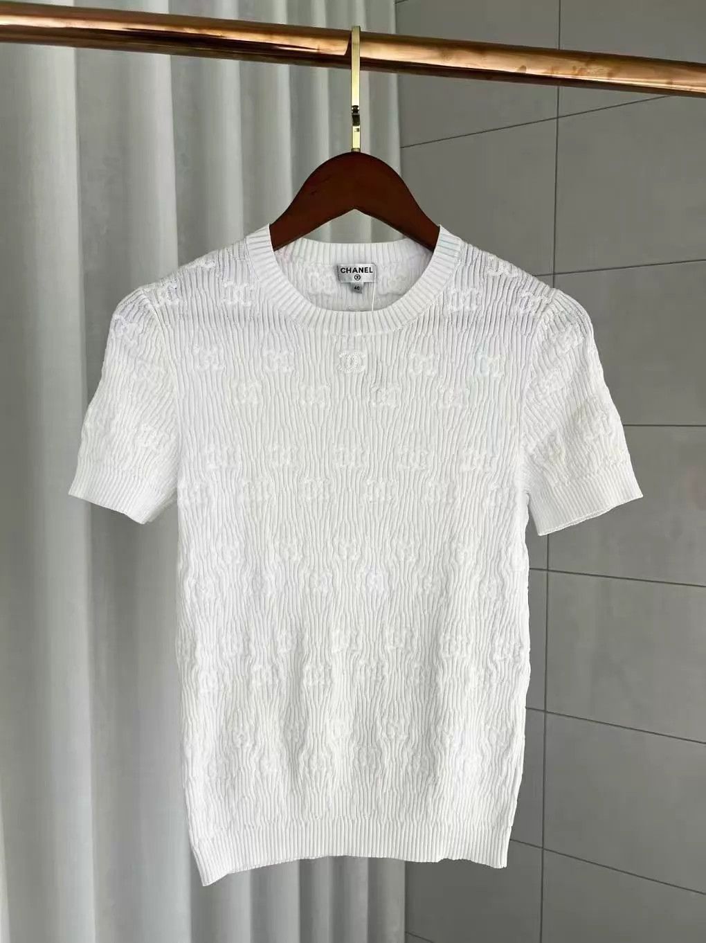Chanel Chanel Beige Knit Short-Sleeve Top Size 40 Size M / US 6-8 / IT 42-44 - 1 Thumbnail