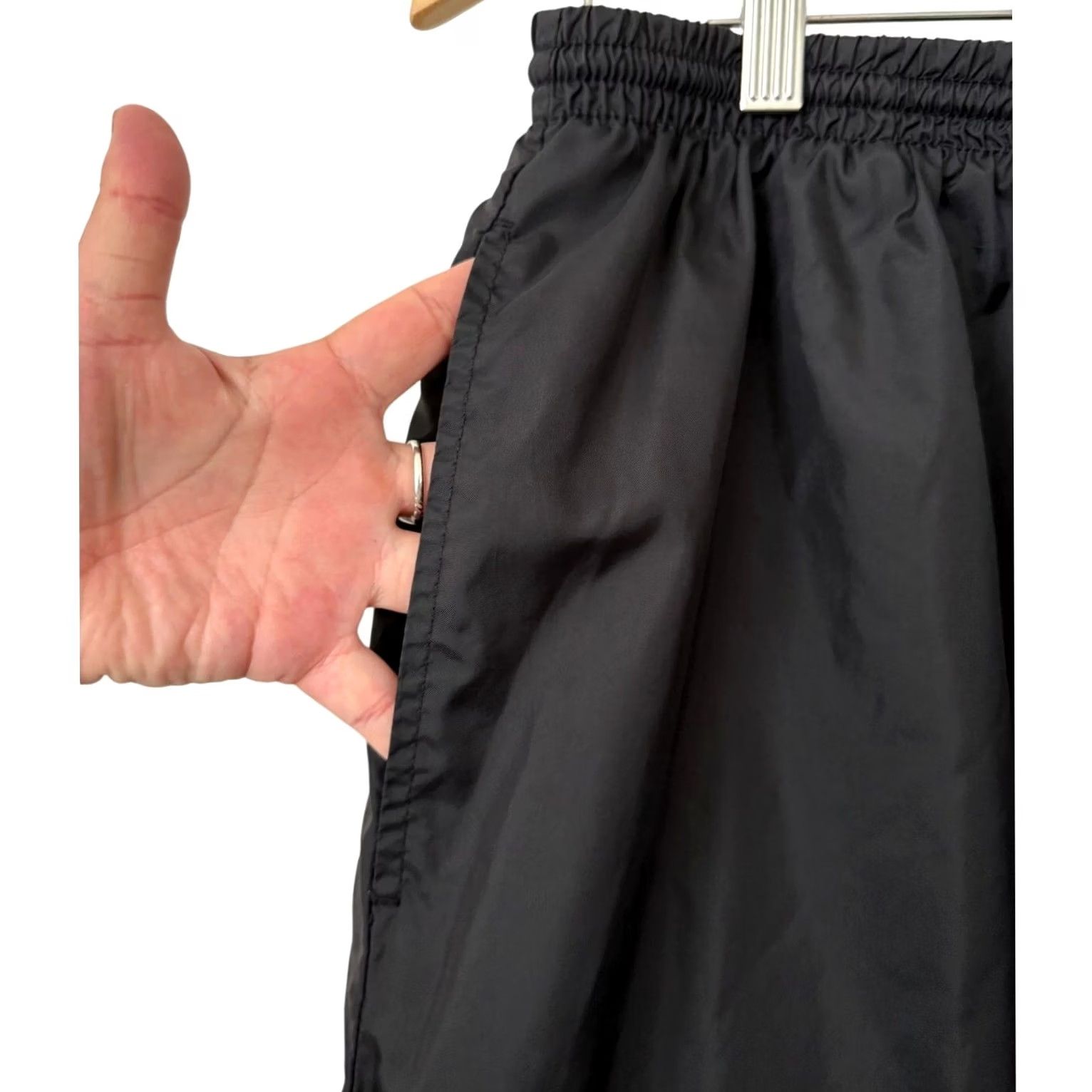 Nike VINTAGE Nike Track Pants Windbreaker Parachute Joggers Black XL Mens Size US 36 / EU 52 - 4 Thumbnail