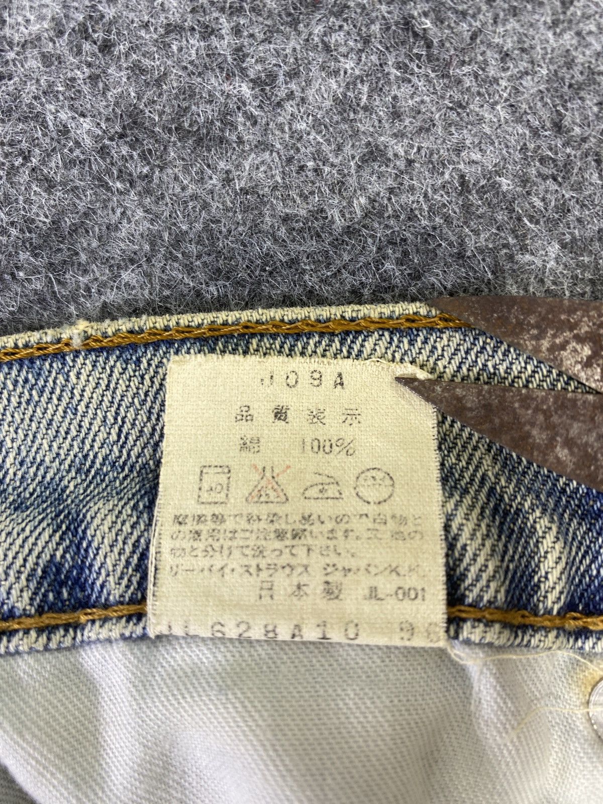 Jean × Levi's × Vintage VINTAGE LEVIS 519 DISTRESS BLUE WASH JEANS - J911 Size US 29 - 8 Thumbnail