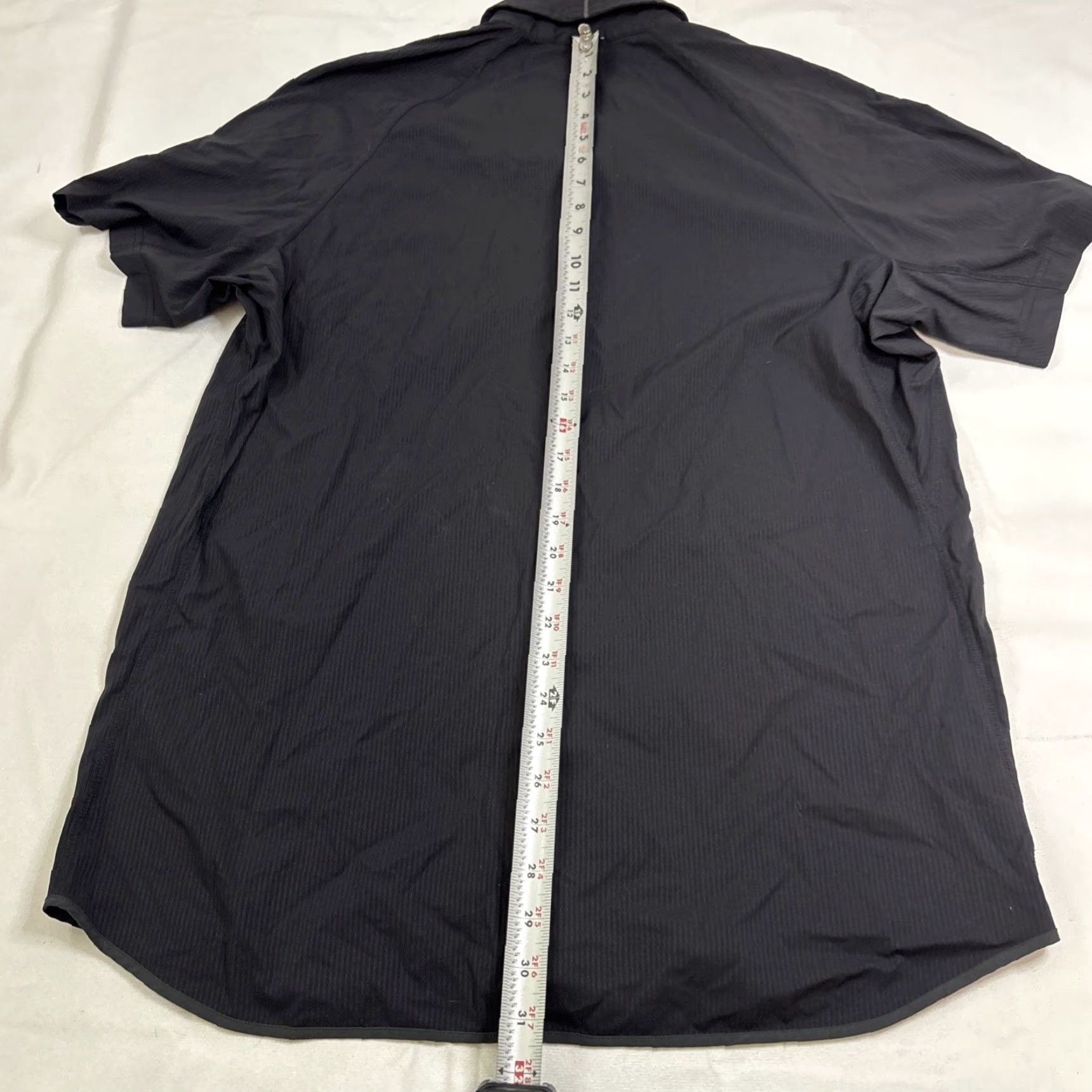 Lululemon Lululemon Black Striped Hidden Button Short Sleeve Shirt Mens Large Performance Shirt Size US L / EU 52-54 / 3 - 7 Thumbnail