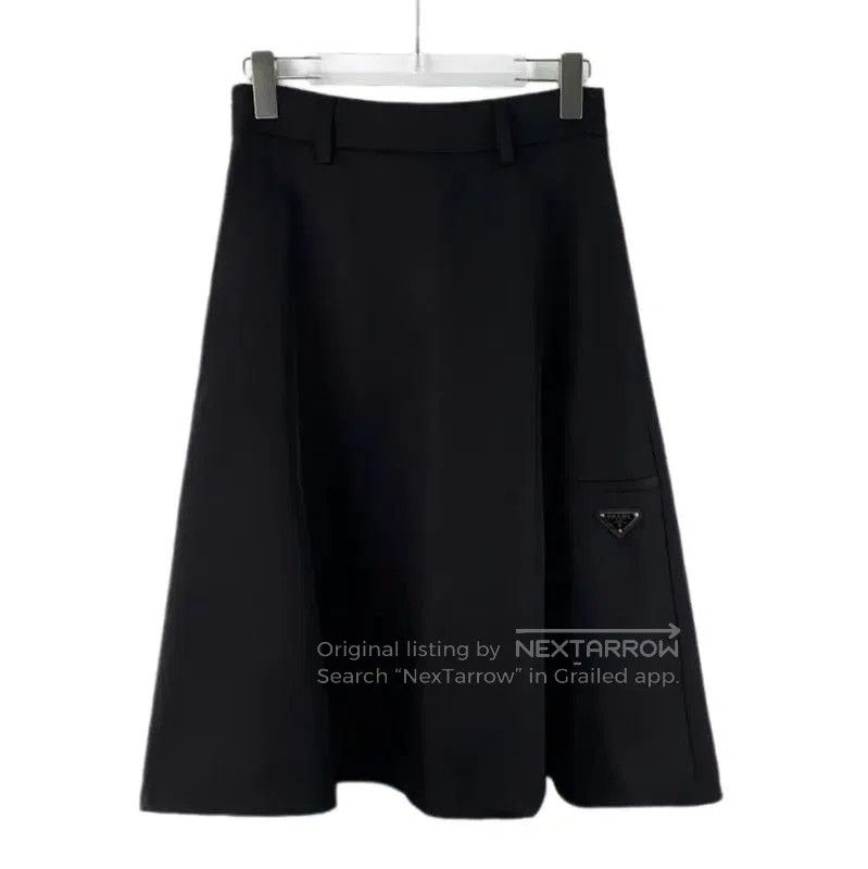 Prada Prada Black Nylon Midi Skirt. Size 30" / US 8 / IT 44 - 1 Thumbnail