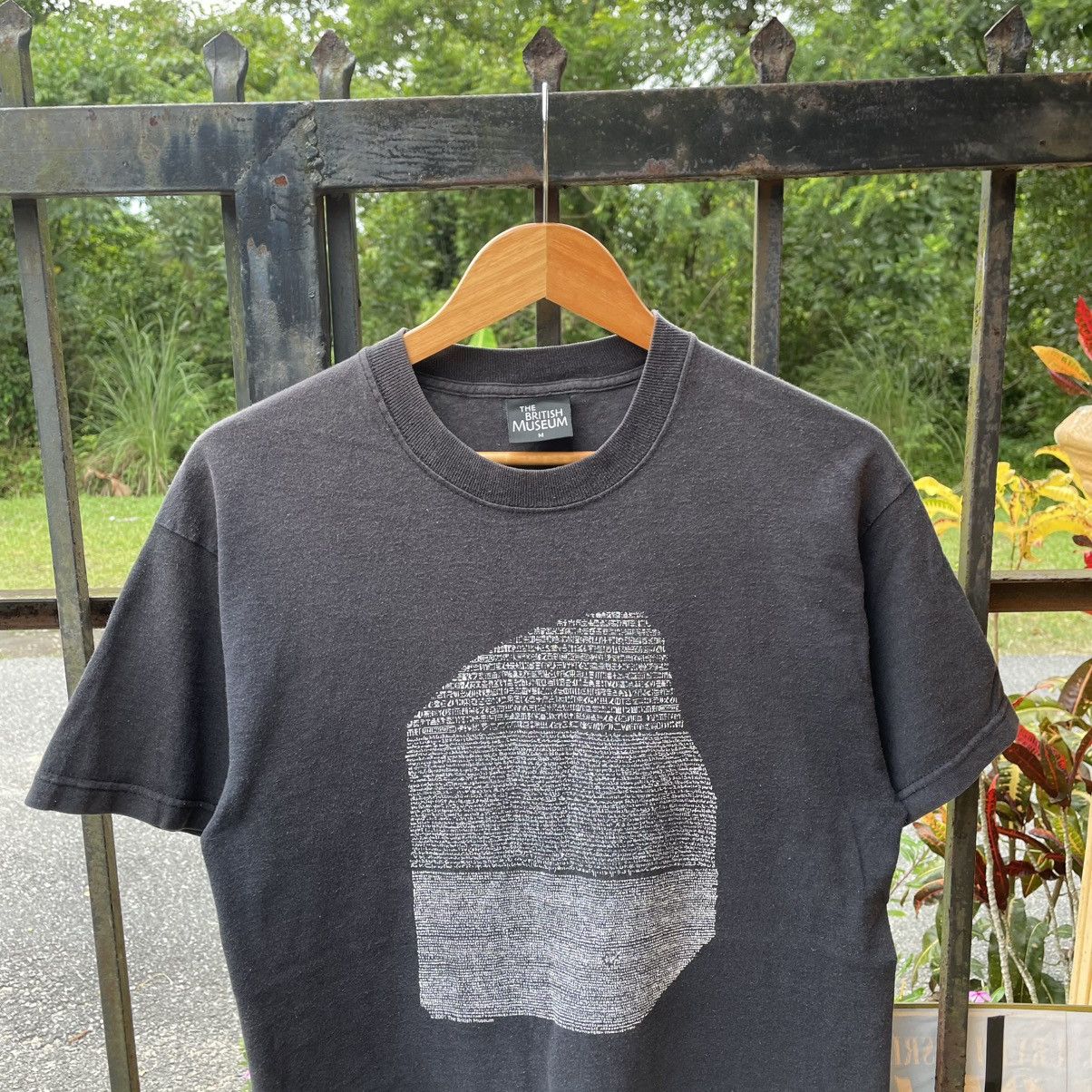 Art Comes First 🔥Vintage 00s The Bristish Museum Modern Art Tee Size US M / EU 48-50 / 2 - 4 Thumbnail
