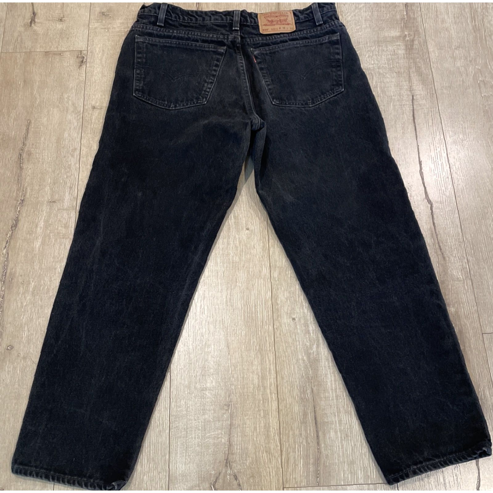 Levi's VINTAGE Levi's 550 Jeans - Relaxed Tapered Dark Black - 38x31 (W37L) - 90s USA Distressed Denim - Mens/Unisex Adults Size 26" / US 2 / IT 38 - 2 Thumbnail
