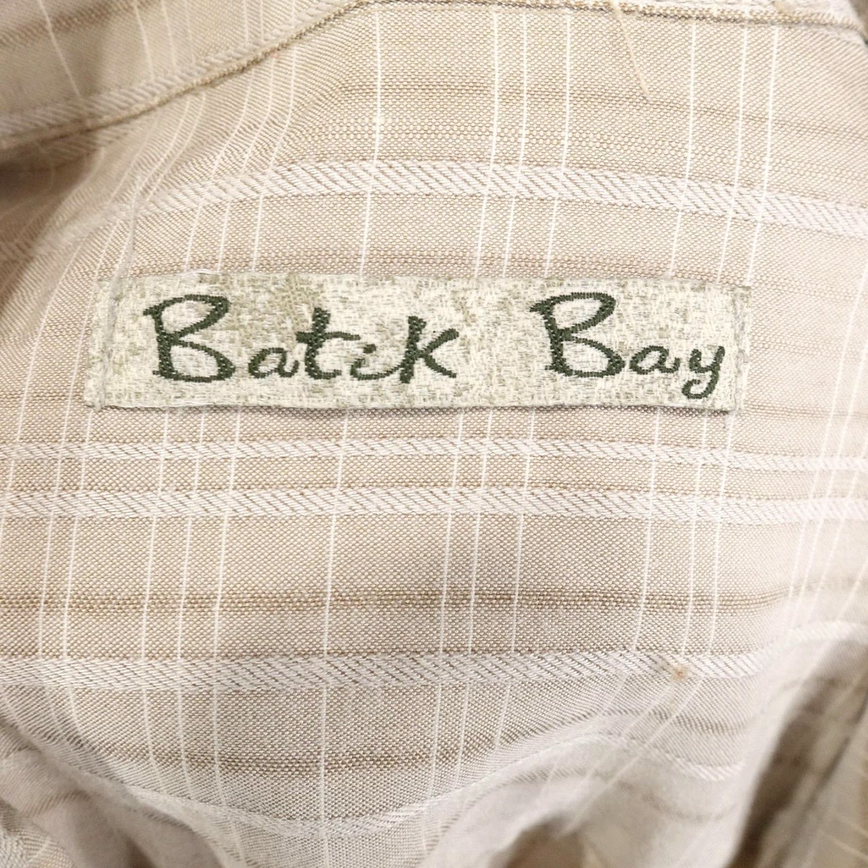 Vintage Batik Bay Shirt Mens Medium Beige Plaid Short Sleeve Button Front Camp Collar Knit Rayon Polyester Size US M / EU 48-50 / 2 - 6 Thumbnail