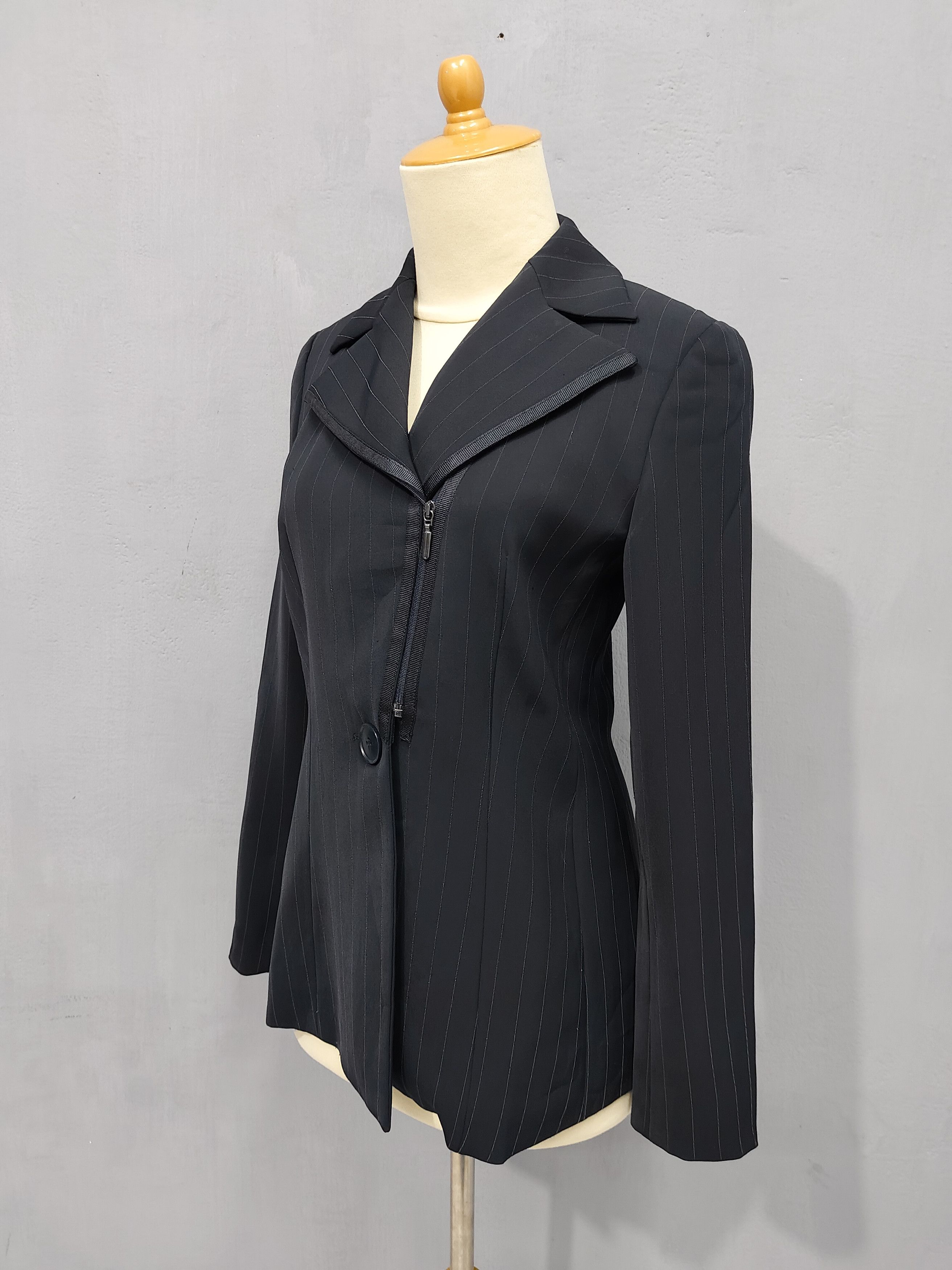 Emporio Armani 00s E.A- Archive Asymmetrical Pinstripe Sculpted Tailoring Size M / US 6-8 / IT 42-44 - 3 Thumbnail