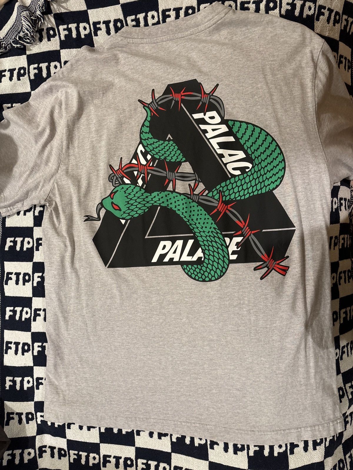 Palace Palace Hesh Tri tee Size US XL / EU 56 / 4 - 1 Thumbnail
