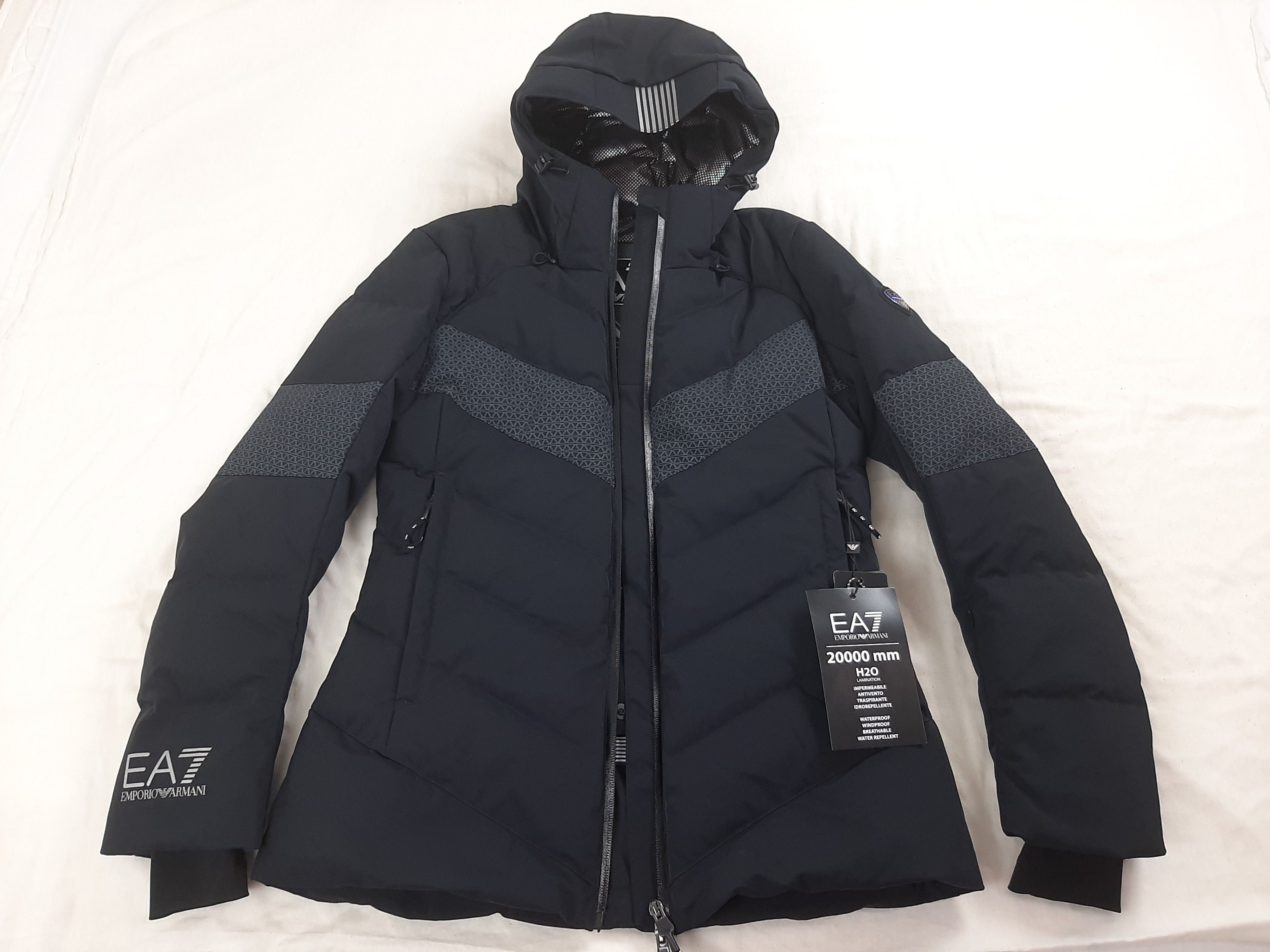 Emporio Armani Emporio Armani EA7 Ski Jacket Black Women's Size L Down Size L / US 10 / IT 46 - 8 Thumbnail
