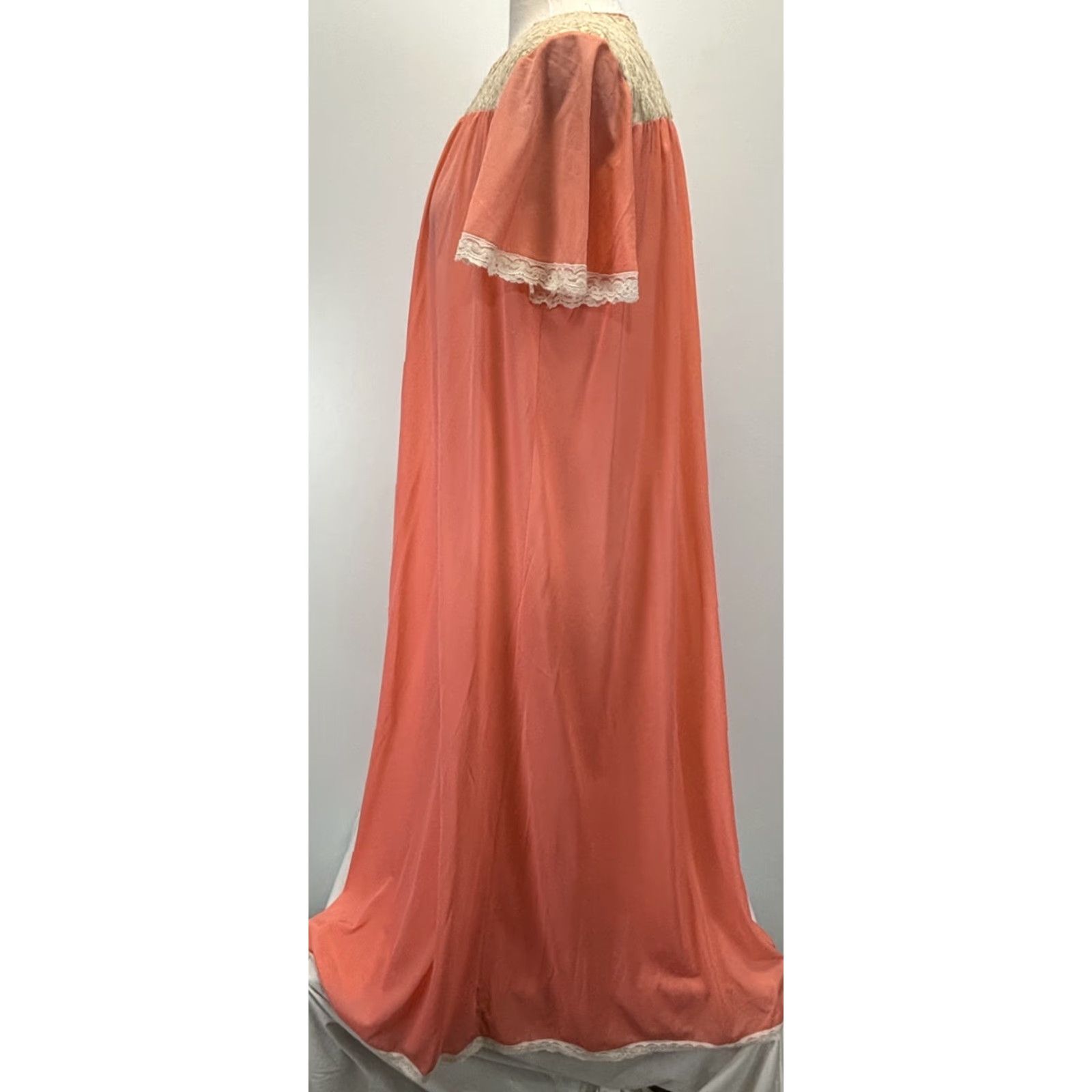 Vintage VINTAGE Lucie Ann Nightgown Nylon Coral Lace Trim Adult Large Womens 1970s Size ONE SIZE - 2 Thumbnail