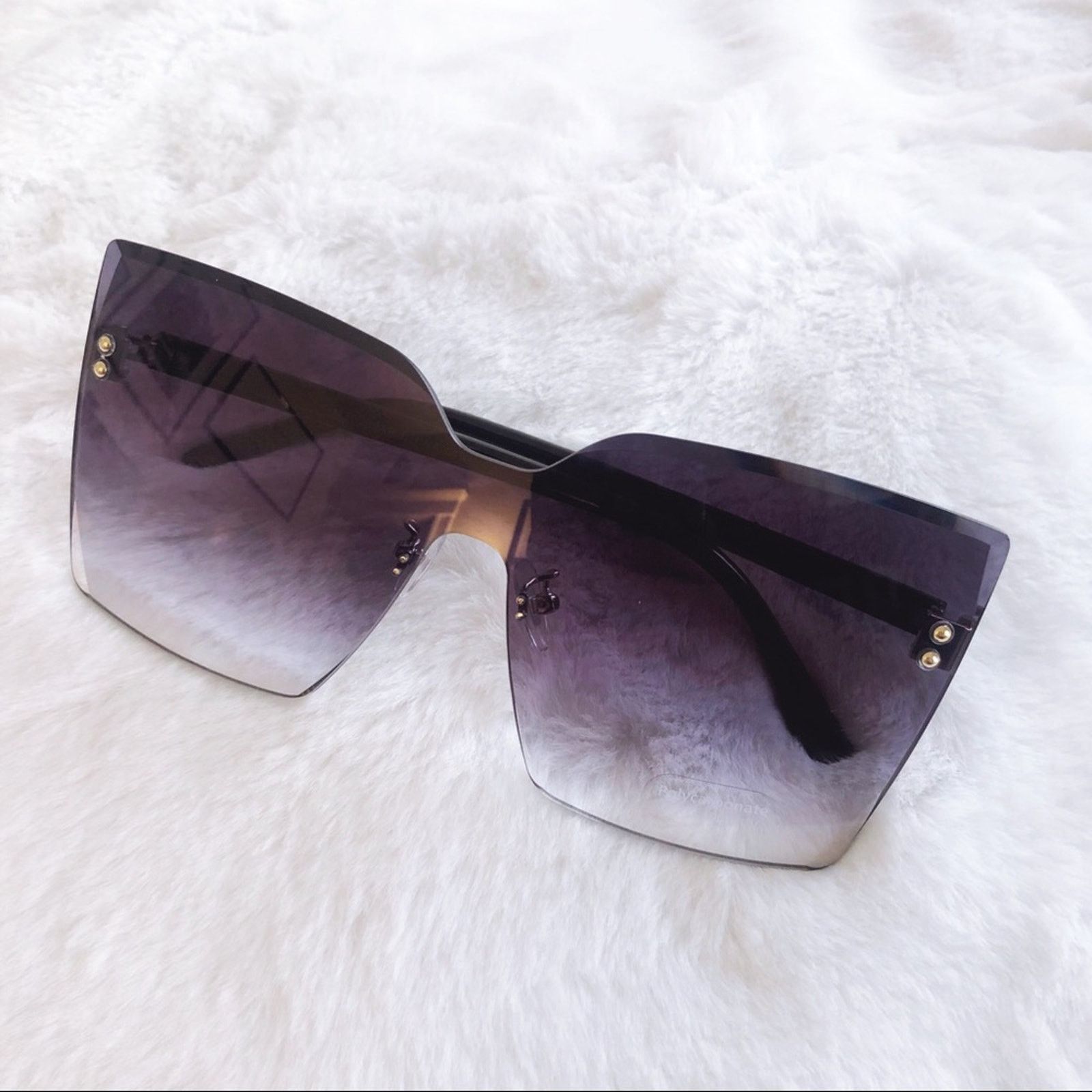 Other Dana Black Rimless Oversized Cat Eye Sunglasses Size ONE SIZE - 2 Thumbnail