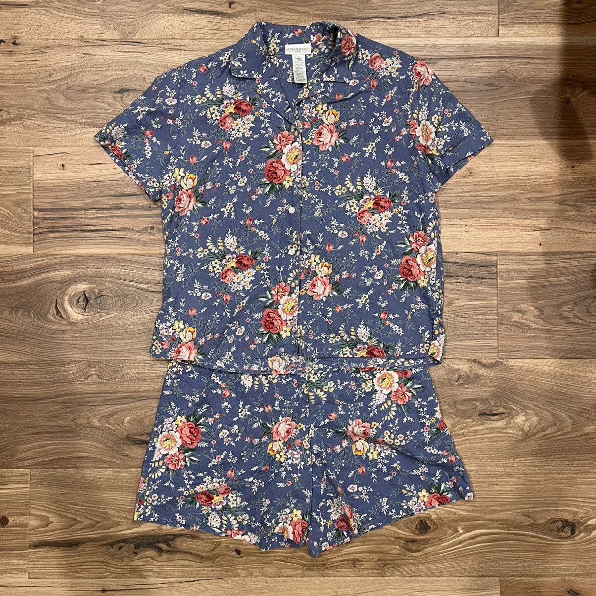 Jones New York Jones New York Sport Large Floral Button Up Shirt and Shorts Size L / US 10 / IT 46 - 1 Thumbnail