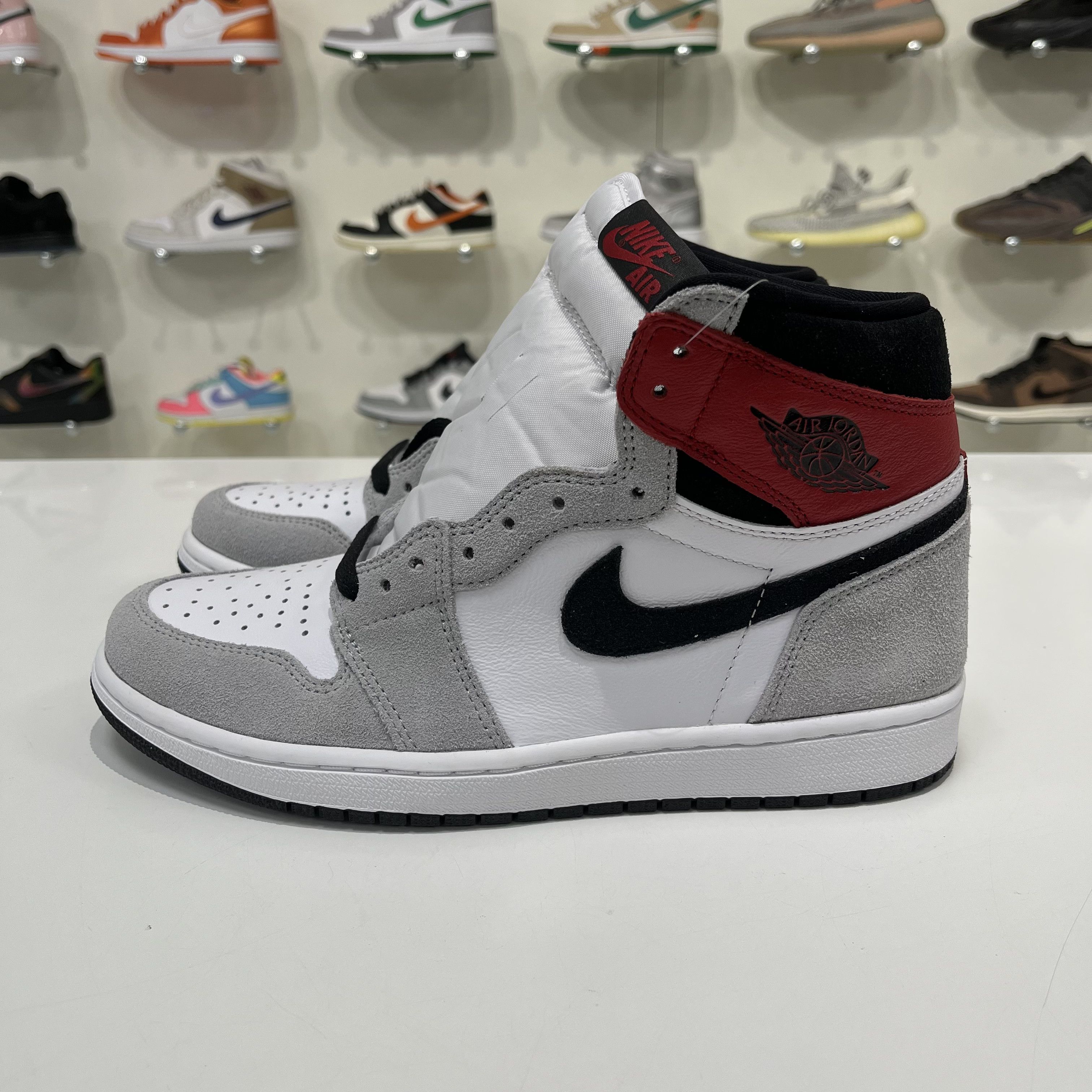 Nike Air Jordan 1 Retro High Light Smoke Grey Size US 12 / EU 45 - 2 Thumbnail