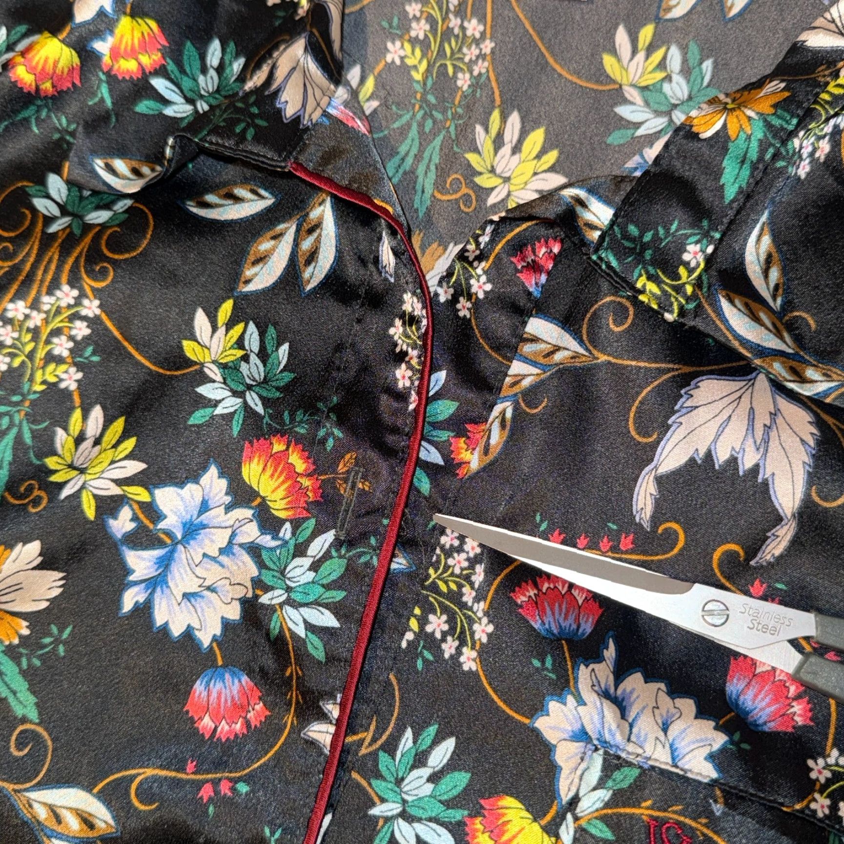 Victoria's Secret Victoria Secret Top XS Black Floral Satin Pajama Sleepwear Button Up Womens Size XS / US 0-2 / IT 36-38 - 4 Thumbnail
