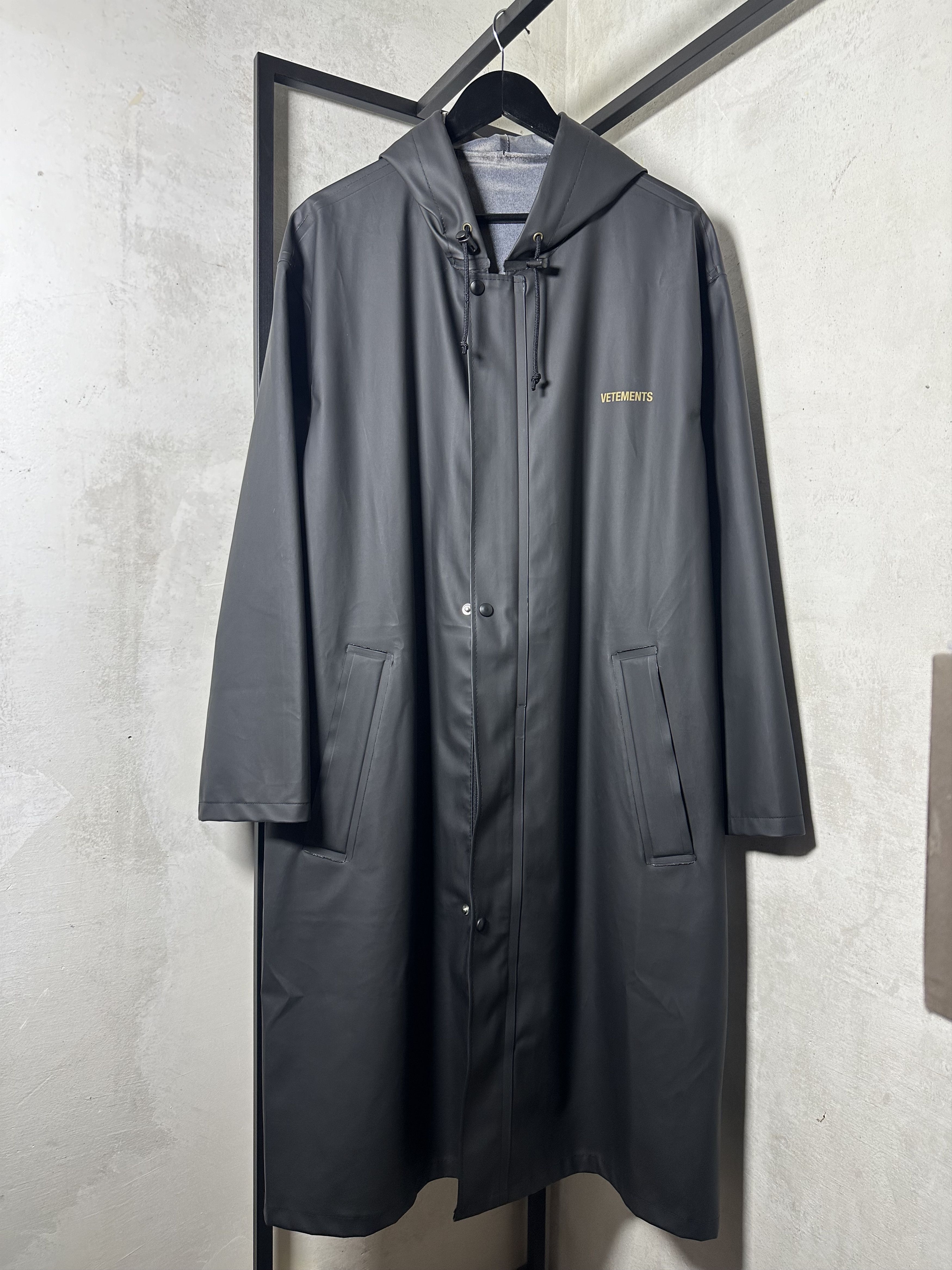 Vetements Vetements - F/W 18 - Oversized Rain Coat Size US L / EU 52-54 / 3 - 1 Thumbnail