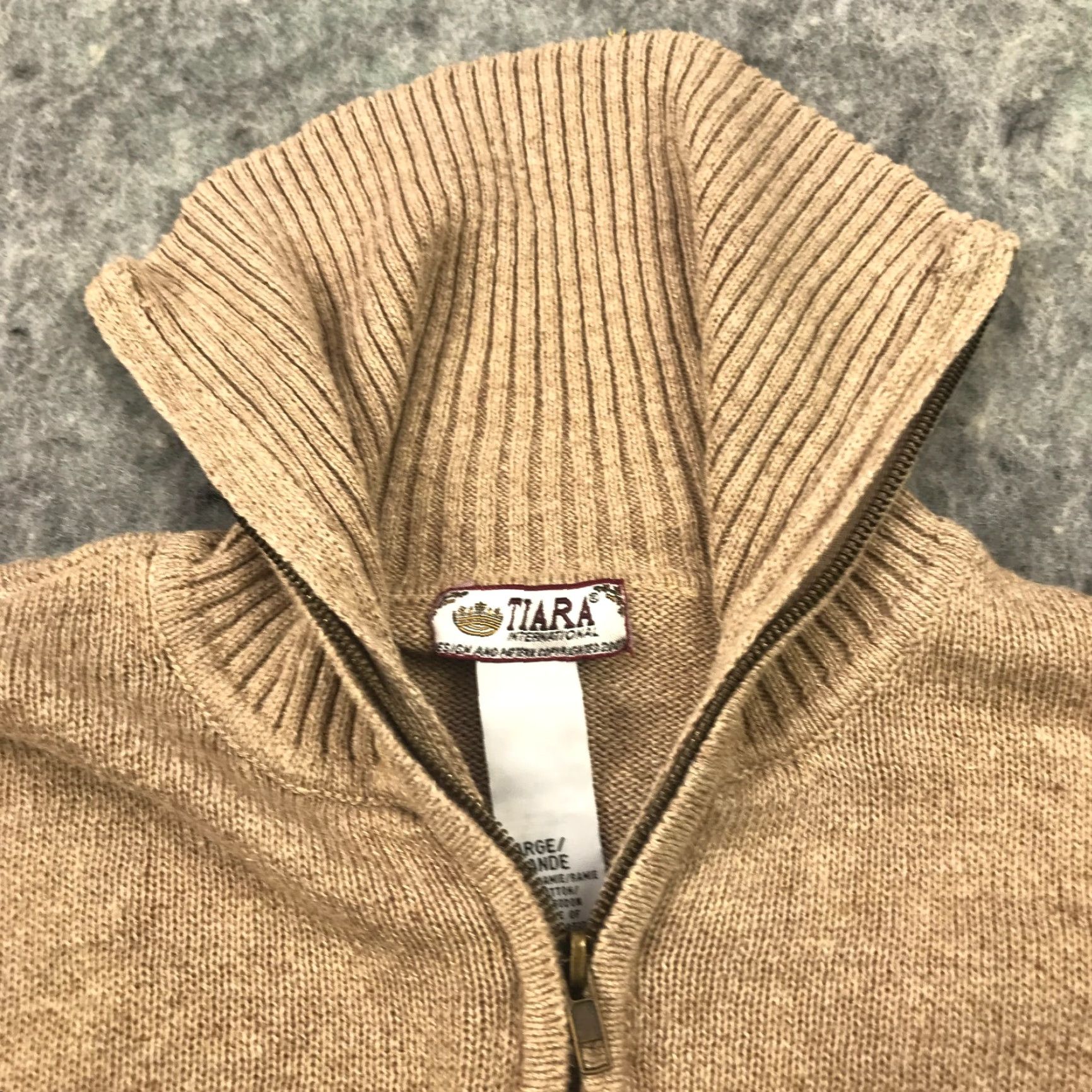 Vintage VINTAGE Tiara International Floral 3D Embroidered Sweater Cardigan Large Beige Womens Size L / US 10 / IT 46 - 4 Thumbnail