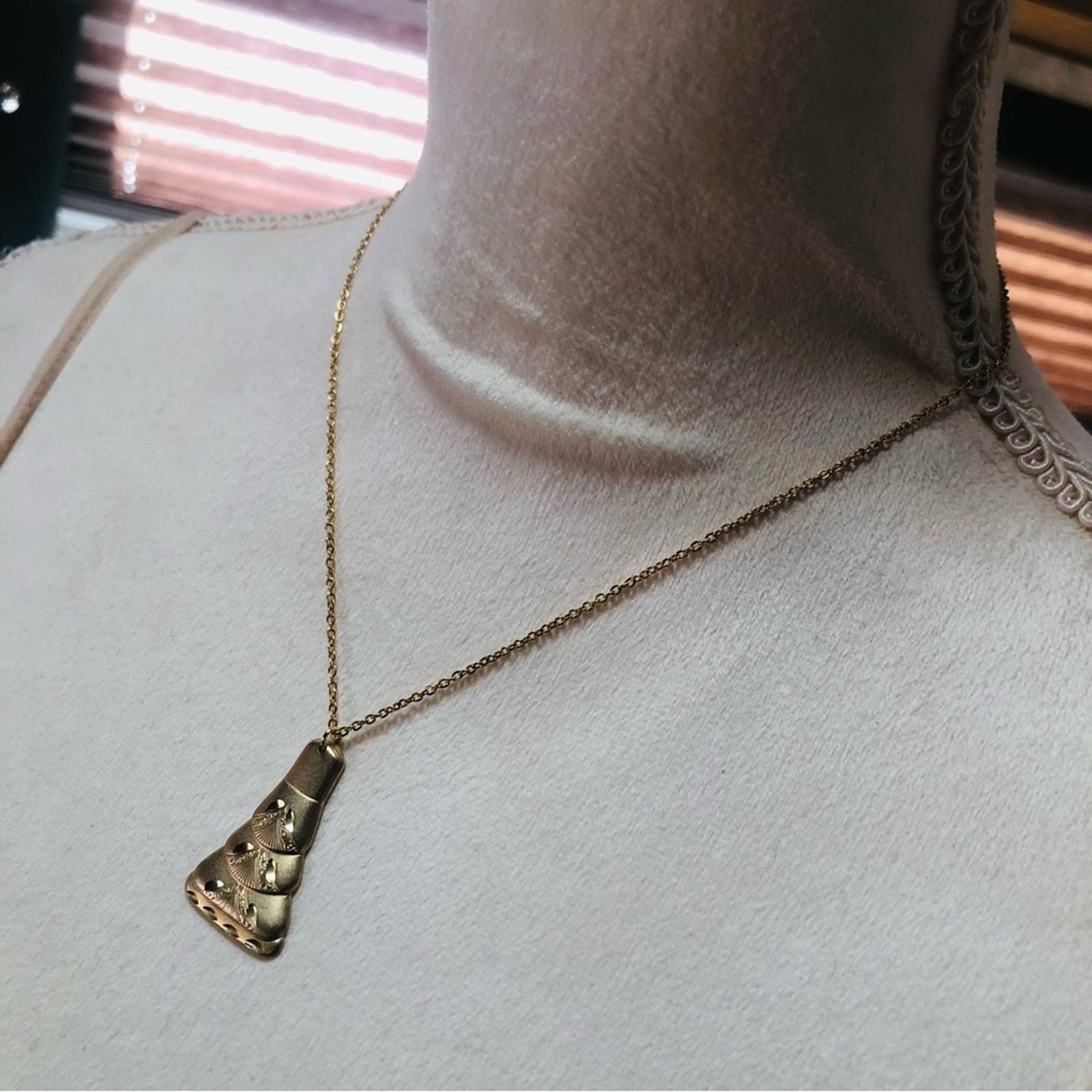 Vintage Vintage repurpose diamond cut gold pendant on chain necklace Size ONE SIZE - 6 Thumbnail