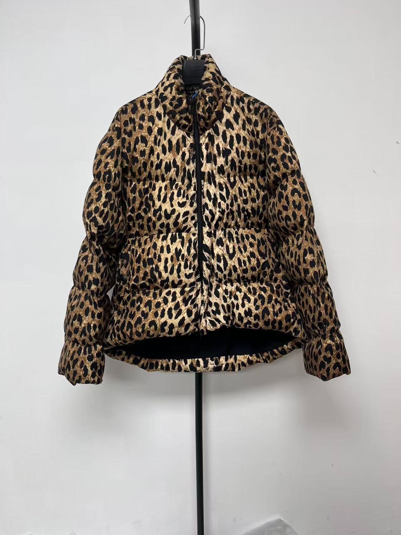 Balenciaga Balenciaga Leopard Print Puffer Jacket Size XXS / US 00 / IT 34 - 1 Thumbnail