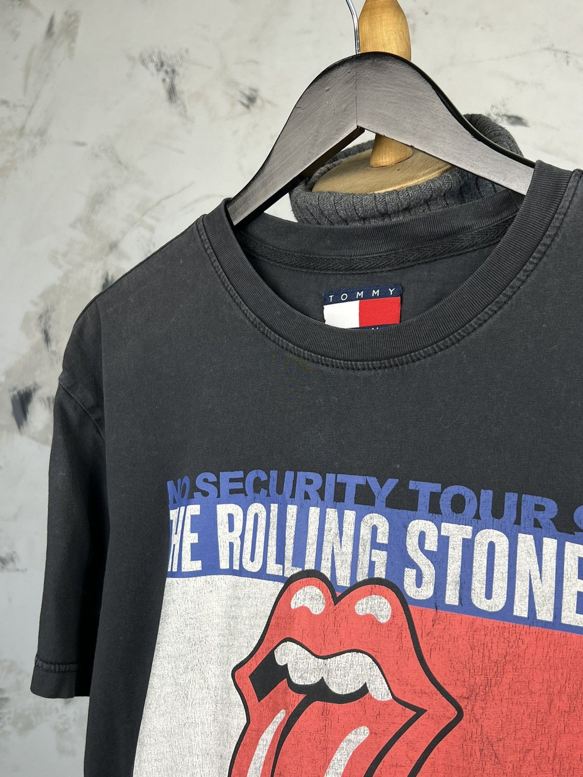 Tommy Hilfiger The Rolling Stones Tommy Hilfiger No Security Tour Shirt M-L Size US L / EU 52-54 / 3 - 2 Thumbnail