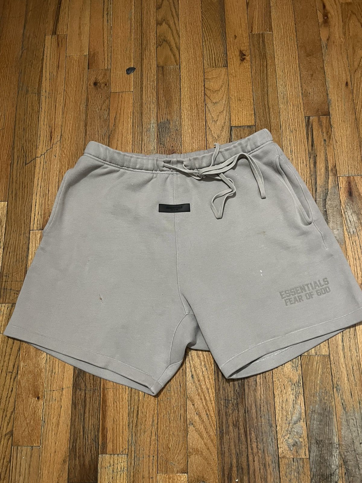 Fear of god essentials shorts shops sz L